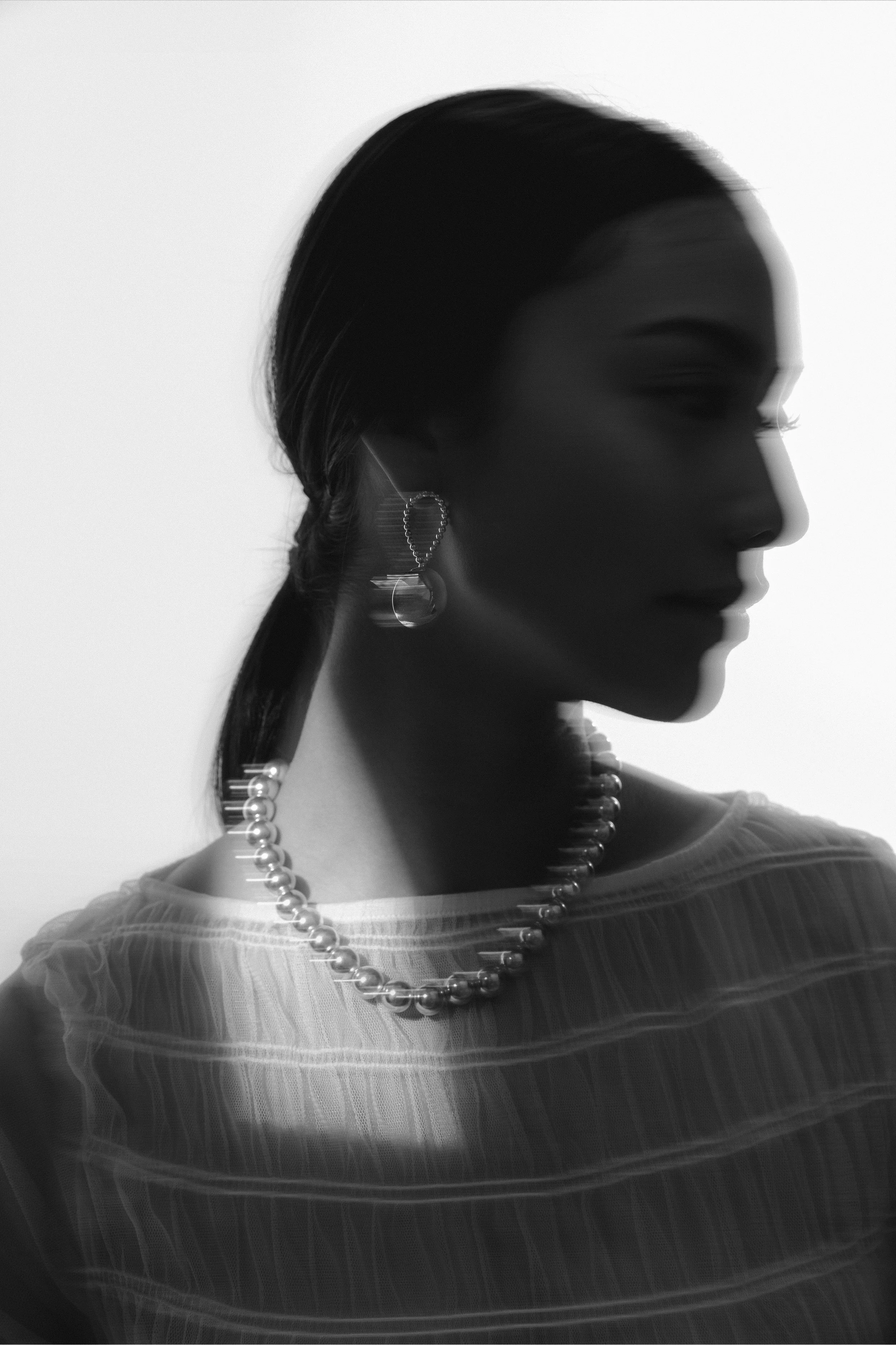 LR_EDit__250412_Jewellery1169_SKIN_BW.jpg