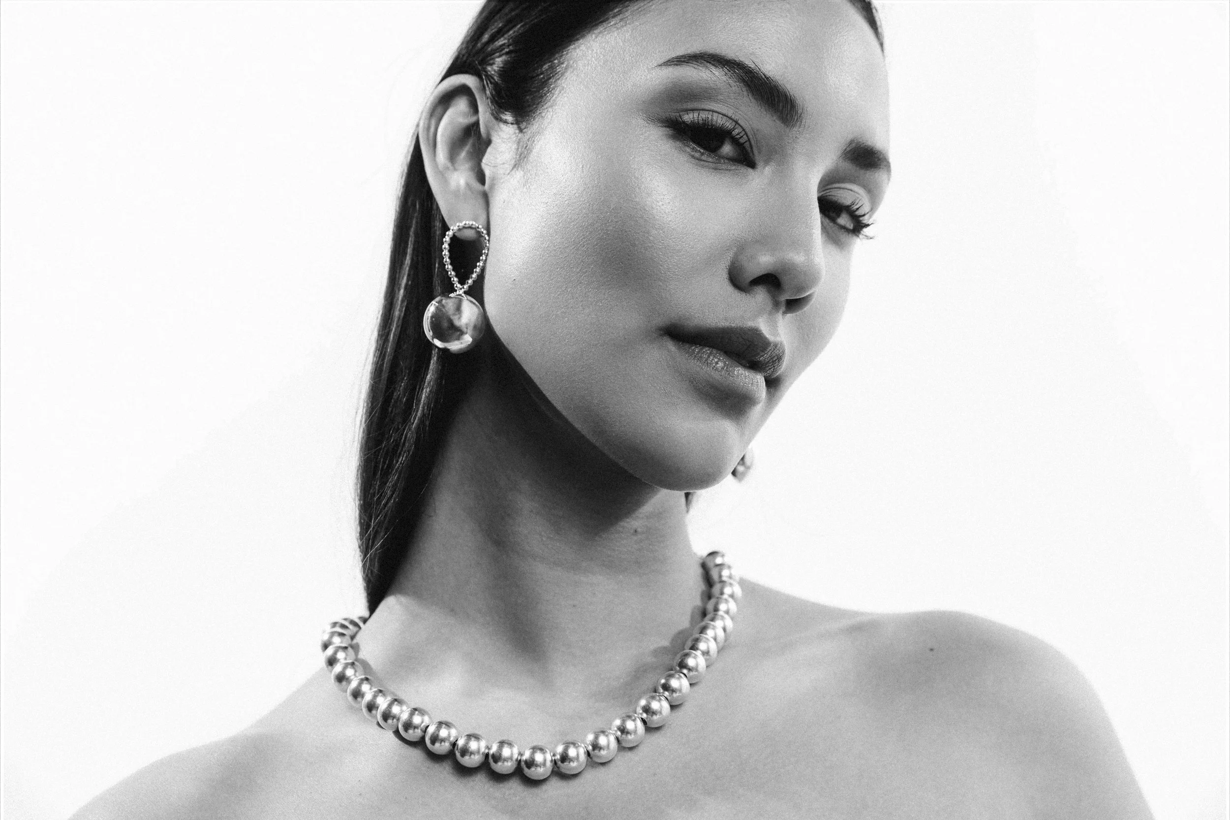 LR_EDit__250412_Jewellery1278_SKIN_BW.jpg