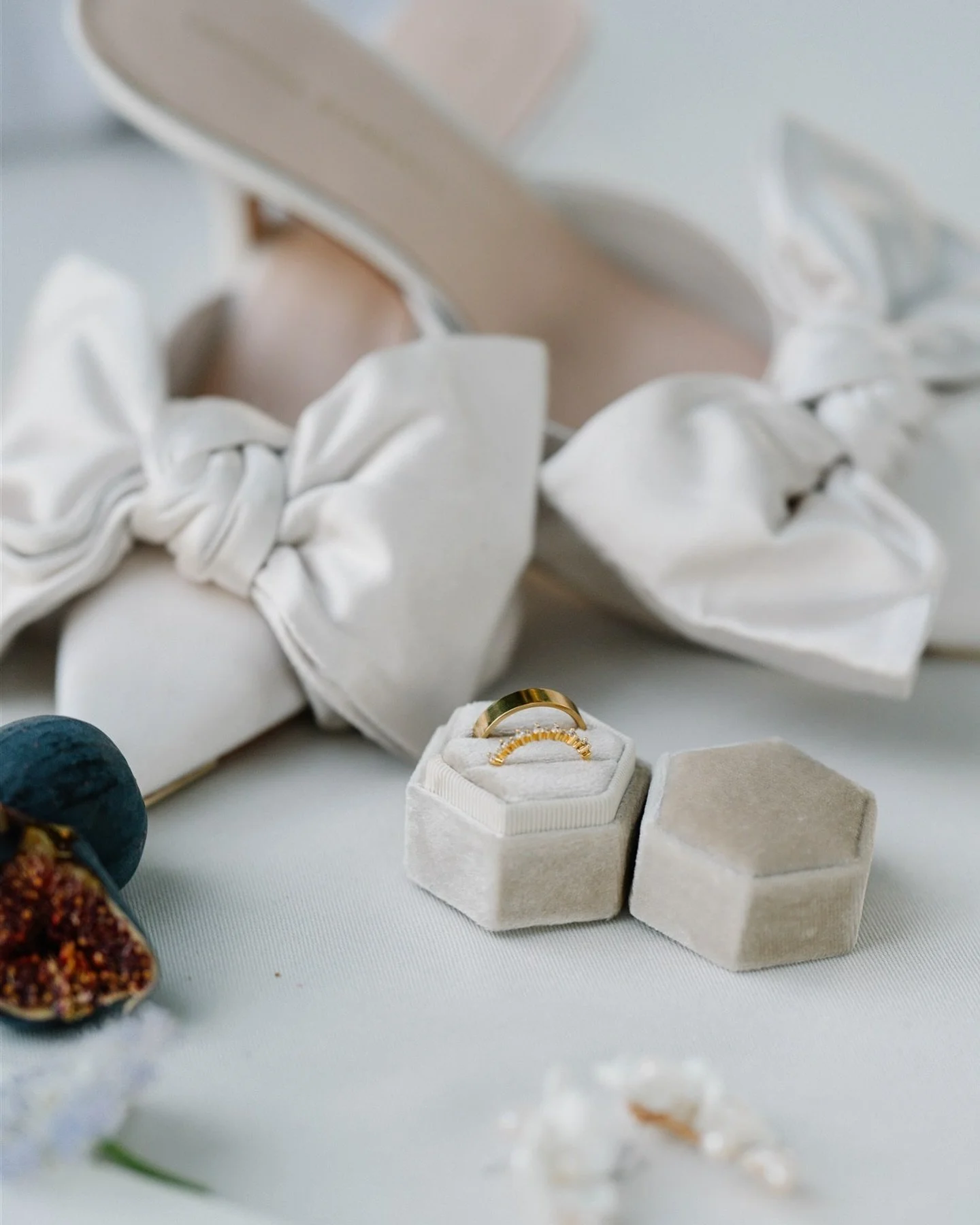 Details 😍
Photographer @nadejdavusikphoto 
.
.
.
.
.
.
.
.

.
.
.
.
. .. #photo #photoshoot #photooftheday #photographer #engagementphotos #weddingplanning #love #sanfrancisco #bayarea  #photodaily #styleblogger #weddingideas #couplegoals #weddingin