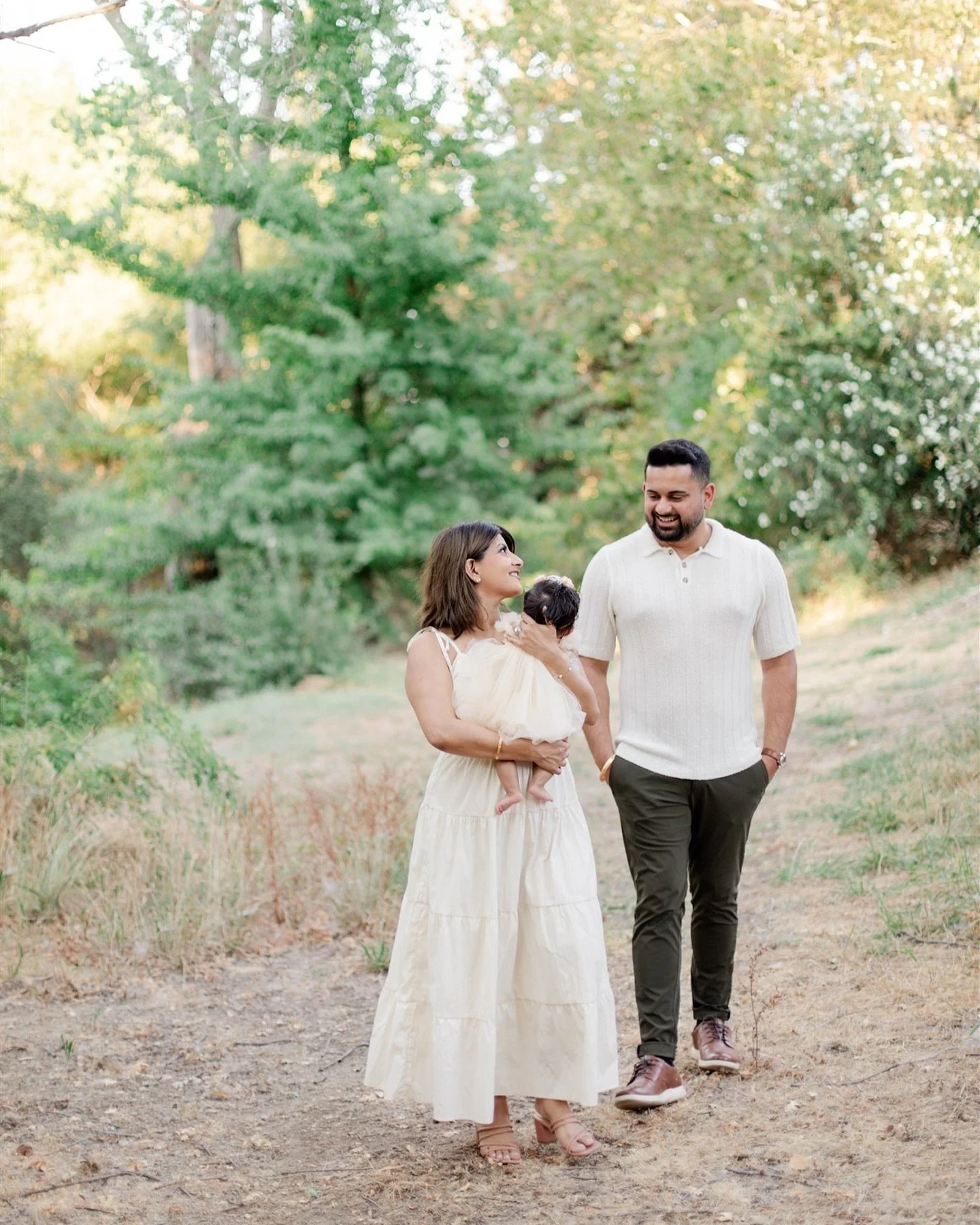This beautiful family 😍 @annafaze 
Photographer @nadejdavusikphoto 
.
.
.
.
.
.
.
.
.
.
.

.. #photo #photoshoot #photooftheday #photographer #engagementphotos #weddingplanning #love #sanfrancisco #bayarea  #photodaily #styleblogger #weddingideas #c