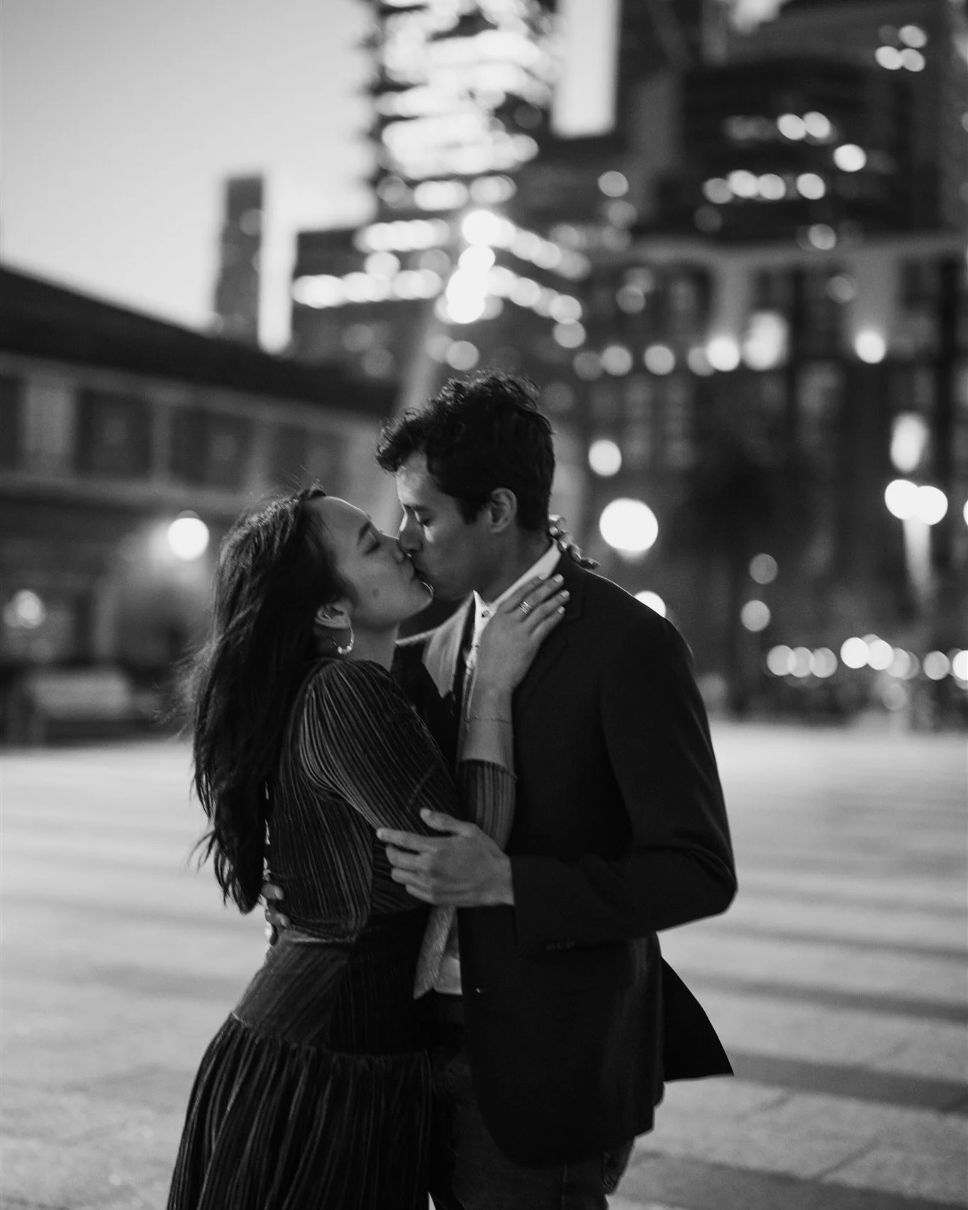 Love like in the movies 😍 @eijsr 
Photographer @nadejdavusikphoto 
.
.
.
.
.
.
.
.
.
.. .
#photo #photoshoot #photooftheday #photographer #engagementphotos #weddingplanning #love #sanfrancisco #bayarea  #photodaily #styleblogger #weddingideas #coupl