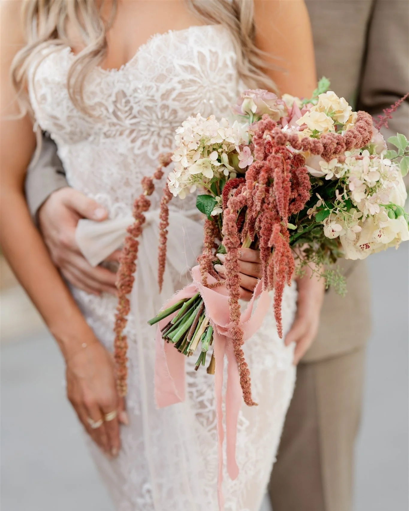 🤤🤤🤤
Photographer @nadejdavusikphoto 
.
.
.
.
.
.
.
. Planning, Design @timelesseventsandphotos 
Cohost @mtphotoco 
Florals @studio26events 
Cake @shortcakesmerced 
Makeup @bybrookemunoz 
Hair @your_manegirl 
Garden @kruppafarmsandgarden 
Styled Br