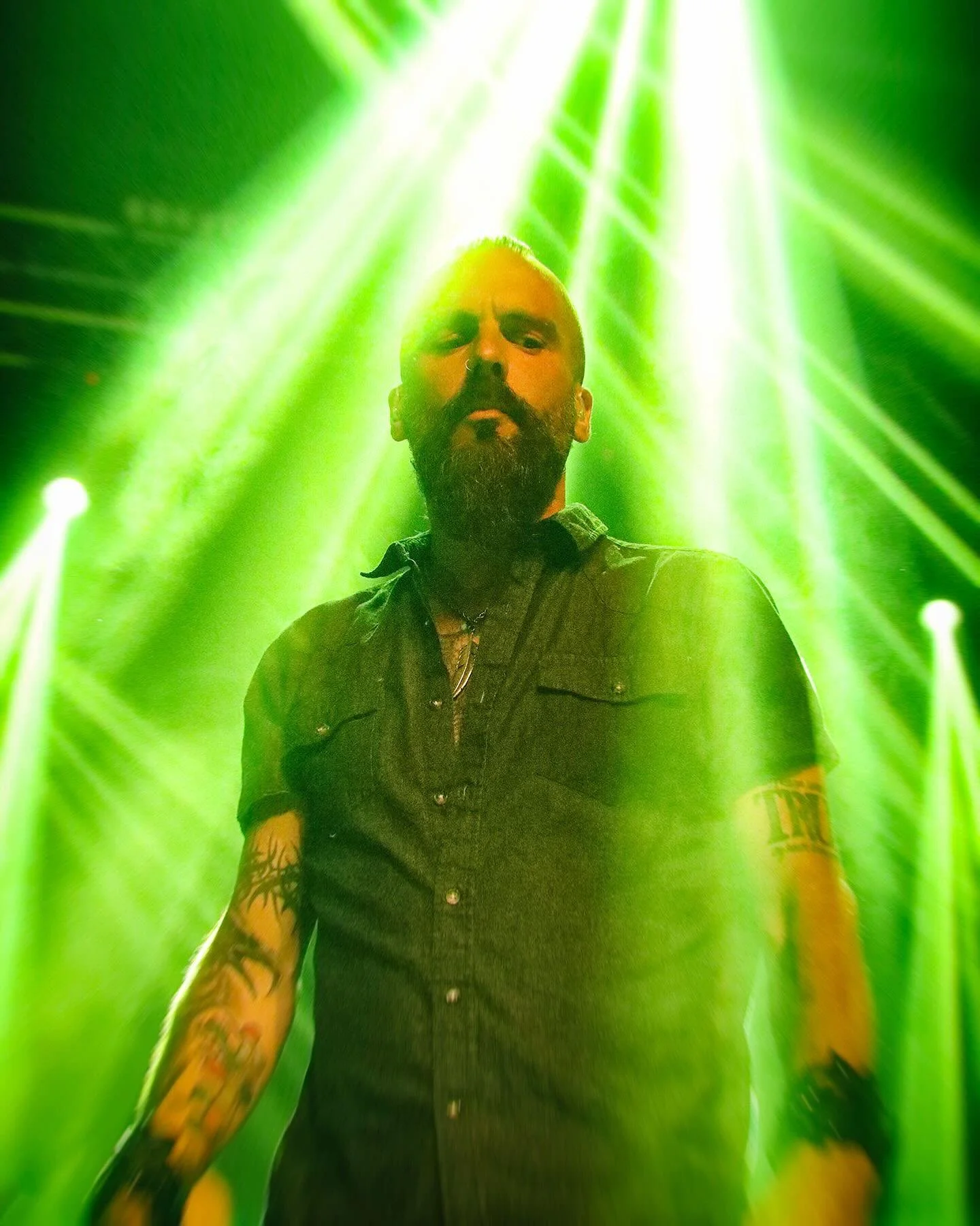 5 shows into this 27 show run with @killswitchengage. Always a good time supporting them and the @ksehighseascrew  Gear List:
12 x @chauvet_pro Maverick Force S Spot.
12 x Chauvet Color Strike M.
18 x Chauvet Rogue Outcast 1M Beam.
10 x Chauvet Rogue
