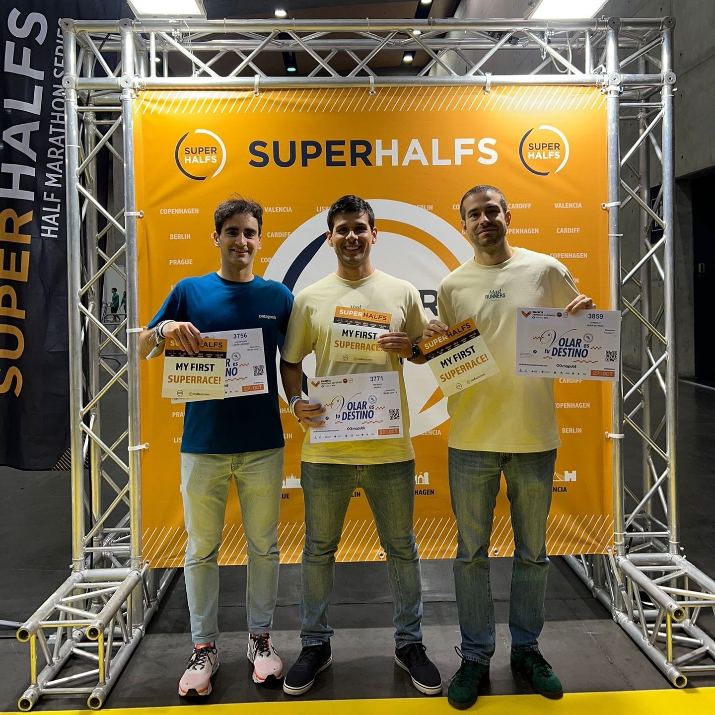 Ha sido un finde movidito de competiciones para el equipo de MadRunners!!! 🔥🚀

Cohetes volando en la @mediomaratonvlc 🏃🏼&zwj;♀️

Estrenos y MMPs en @hyroxesp 💪🏼🏃🏼&zwj;♀️

Y parte del team, currandose la @behobia_ss con un &uacute;ltimo long r