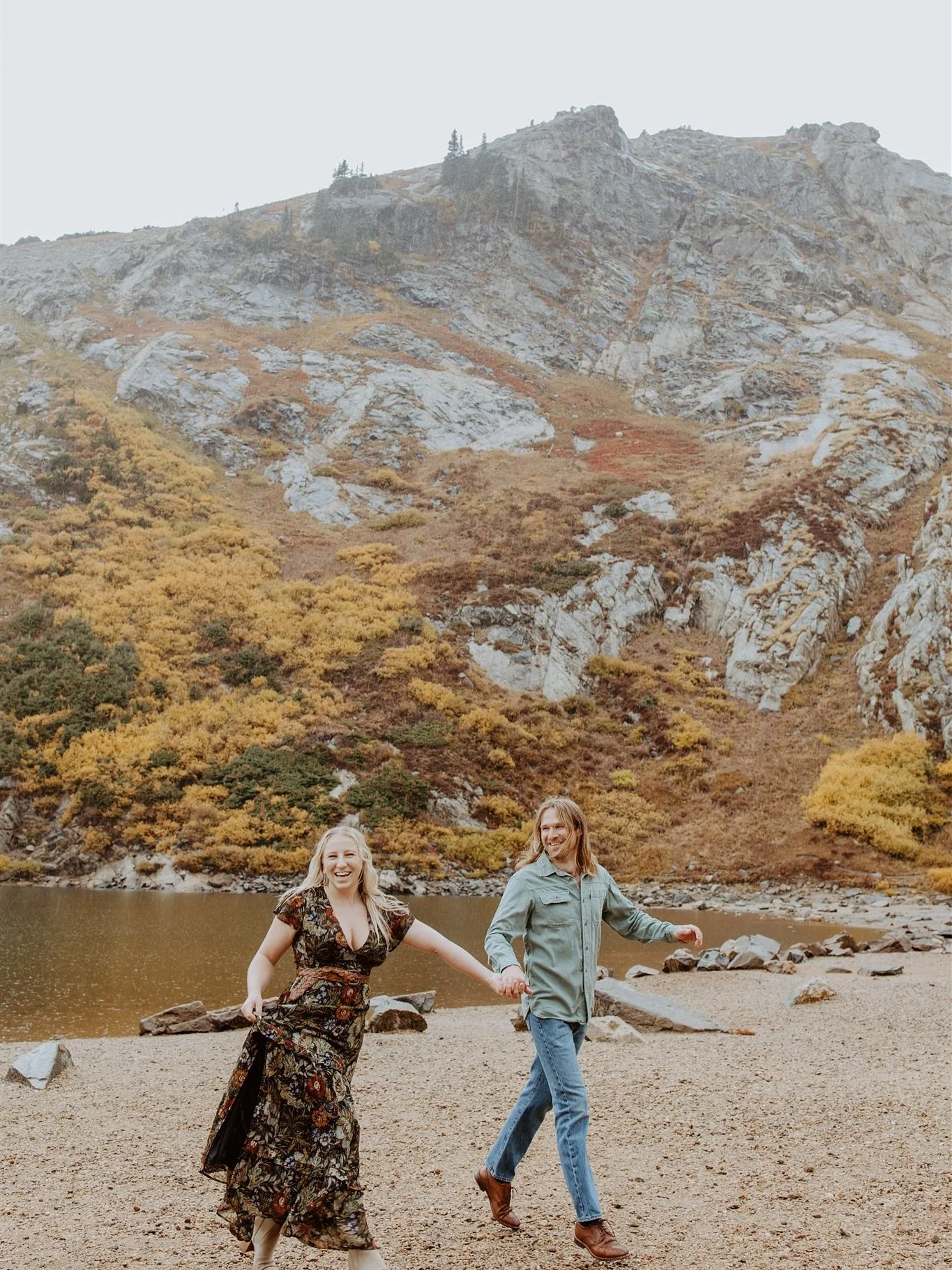 when the fall colors are just right 👌🏼

.
.
.
#coloradowedding #coloradoweddingphotographer #weddingphotographerincolorado #coloradowedding #mountainweddingphotographer #mountainwedding #weddingphotography #weddingphotographer #westernwedding #west