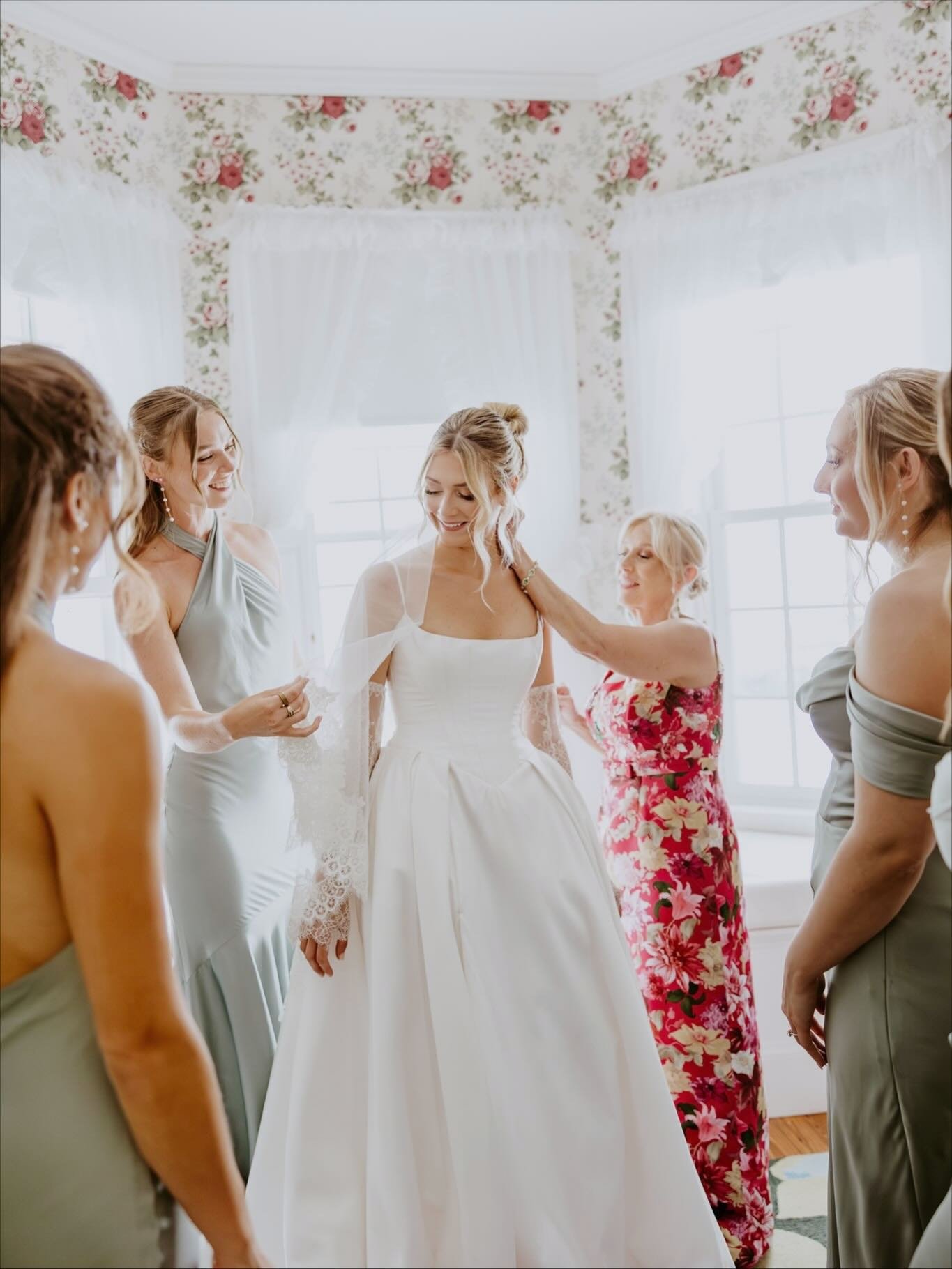 moments as the bride gets dressed 

My favorite way to get the bride dressed on the wedding day, let everyone help. There&rsquo;s something so special about being a fly on the wall in these moments. Turning to see her best friend tearing up, her gals