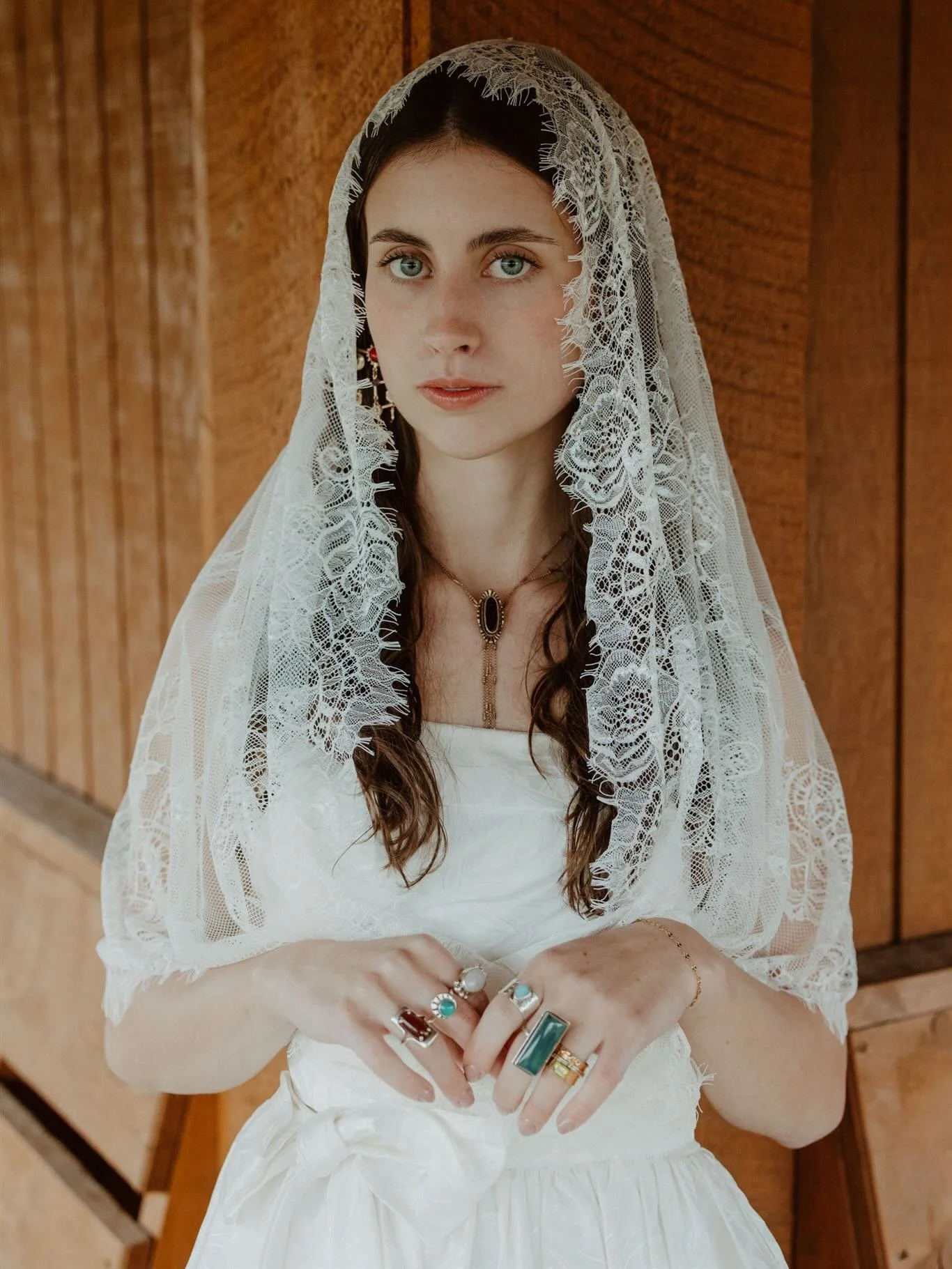ready for your close up 

I mean when the details are this good, we have to give them their moment ✌🏼

.
.
#bridalportraits 
 #2026coloradowedding #coloradoweddinginspiration #coloradoweddingideas #weddingphotographytips
#weddingphotographyservices
