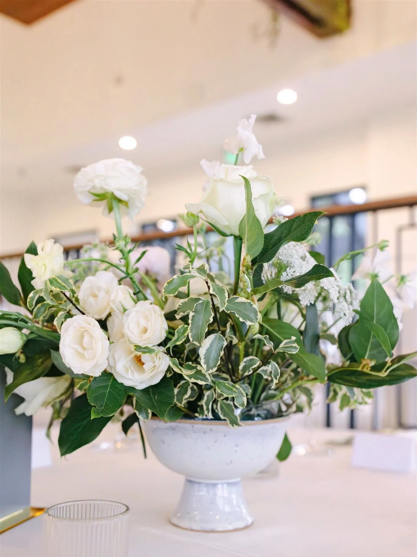 a floral dream by @lalunaflorals.co 

Venue @theoaksplumcreek 

.
#weddingdetails #weddingflorals #weddingflowerinspiration #coloradoweddingphotographer