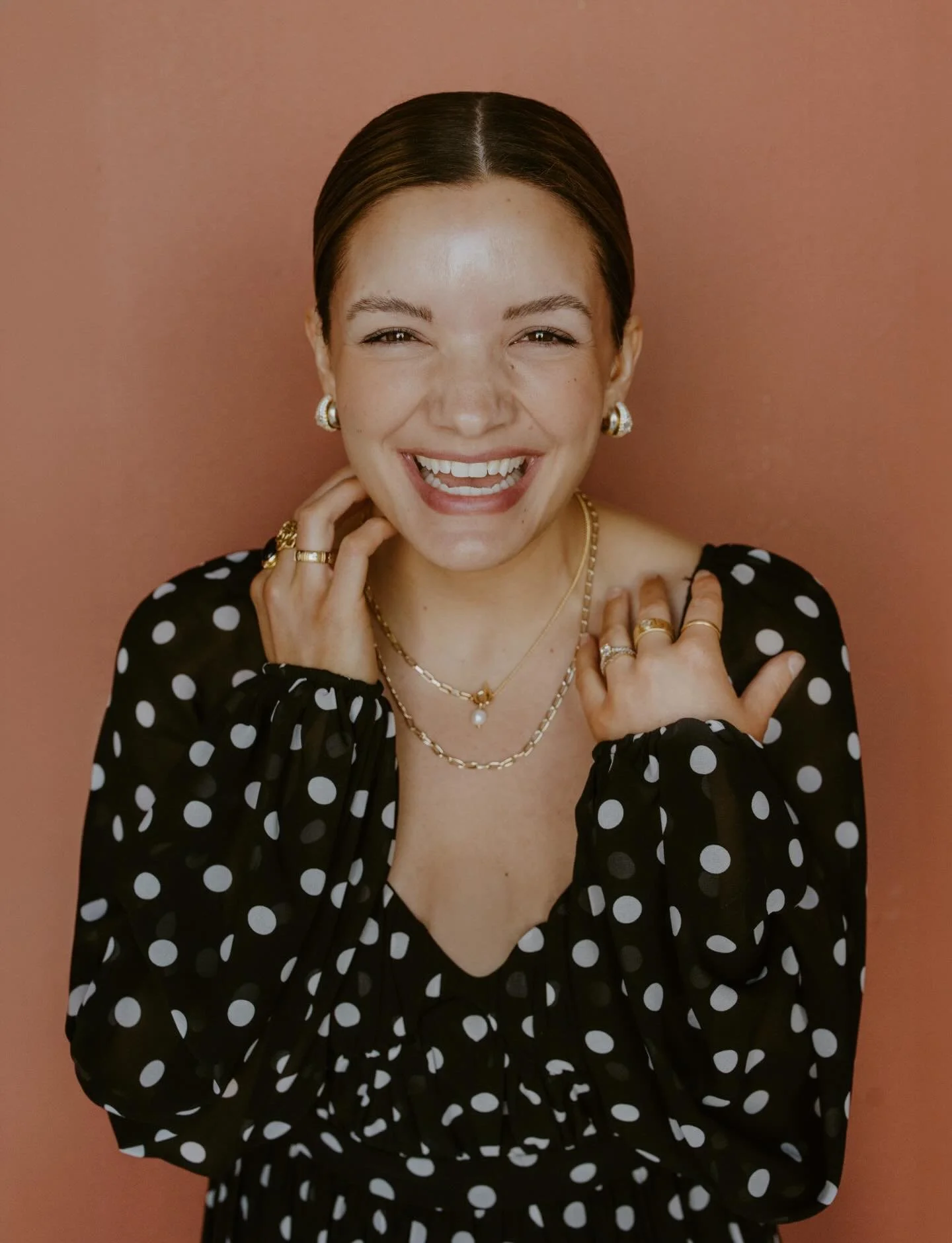 another year of new faces around here 

So it&rsquo;s time to say hello, my name is Emily. I&rsquo;m the lady behind Roaming Photo! This page is my labor of love, literally 

Things I love about wedding days: 

- telling your stories, being a fly on 