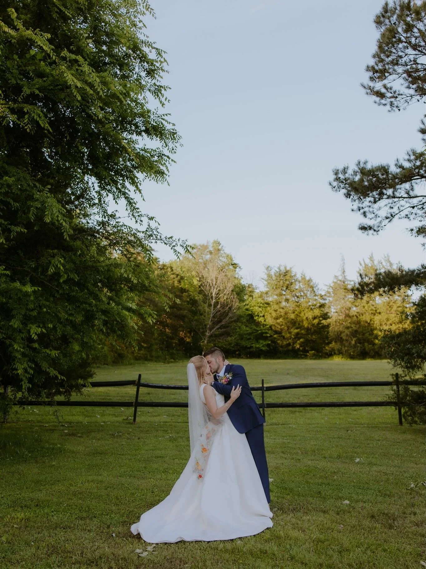 sticking around colorado this wedding season but definitely still reminiscing about my time in tennessee 

.
.
.
Wedding Photographer | Tennessee Wedding | 2026 Wedding | Photography | Couples | Brides