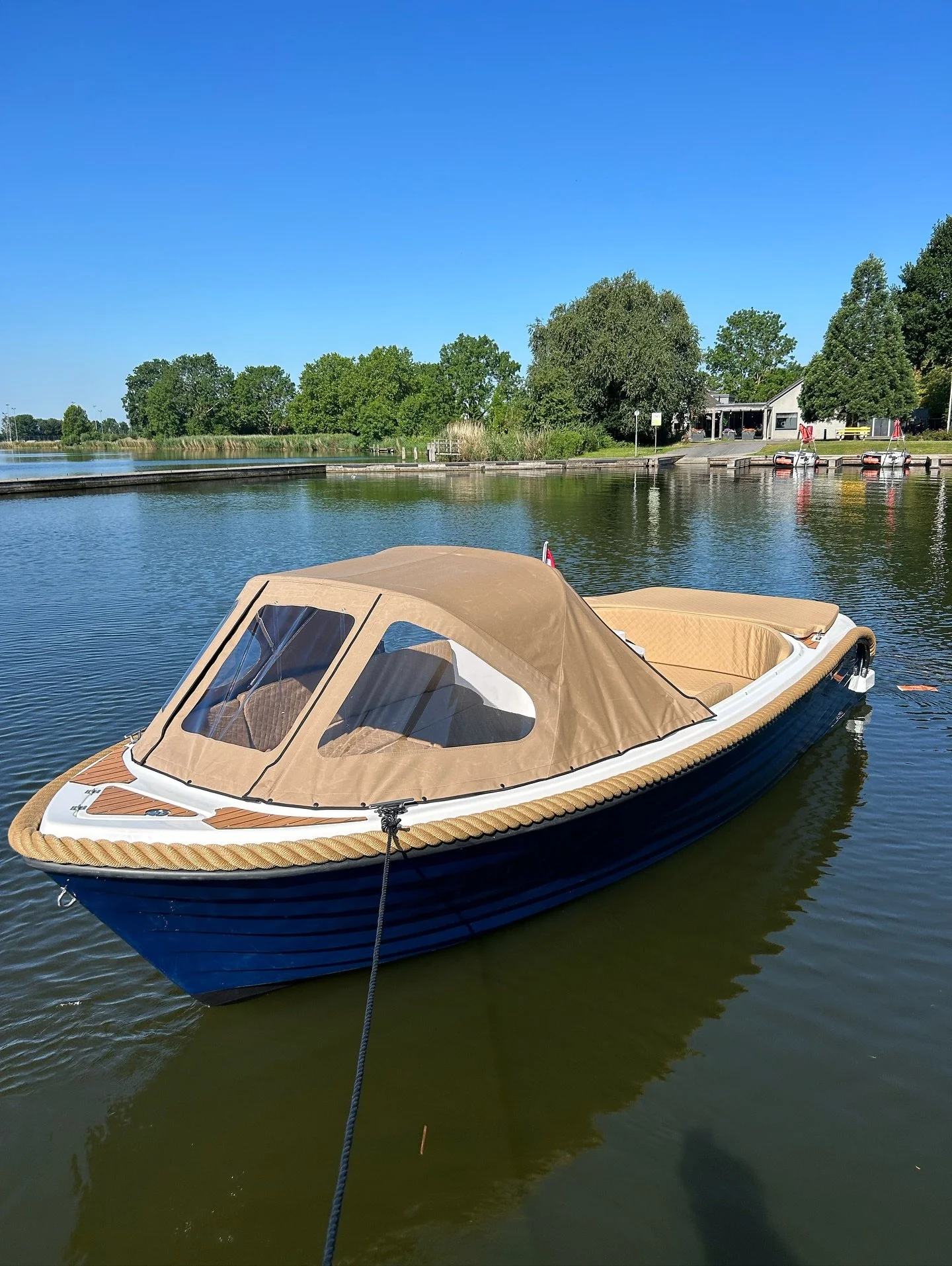 Gentle 590 Tender! Uit voorraad bij ons leverbaar!☀️ Vanafprijs slechts &euro;11.995,- incl. BTW. 🍾 Geheel naar wens samen te stellen bij ons. Alles is mogelijk!🎉 Neem vandaag nog contact met ons op 📞 06 42913930