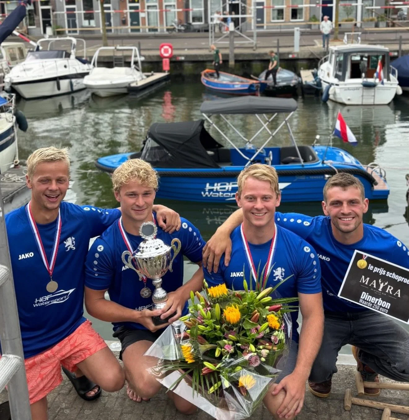 Wat een jaar bij Hof Watersport! Wij hebben heel veel mooie sloepen en tenders mogen bouwen voor de liefste klanten door heel Nederland en ook zelfs daarbuiten! Van Zwolle tot aan de Franse kust, niks was ons te gek door ons te gekke team! We werkte 