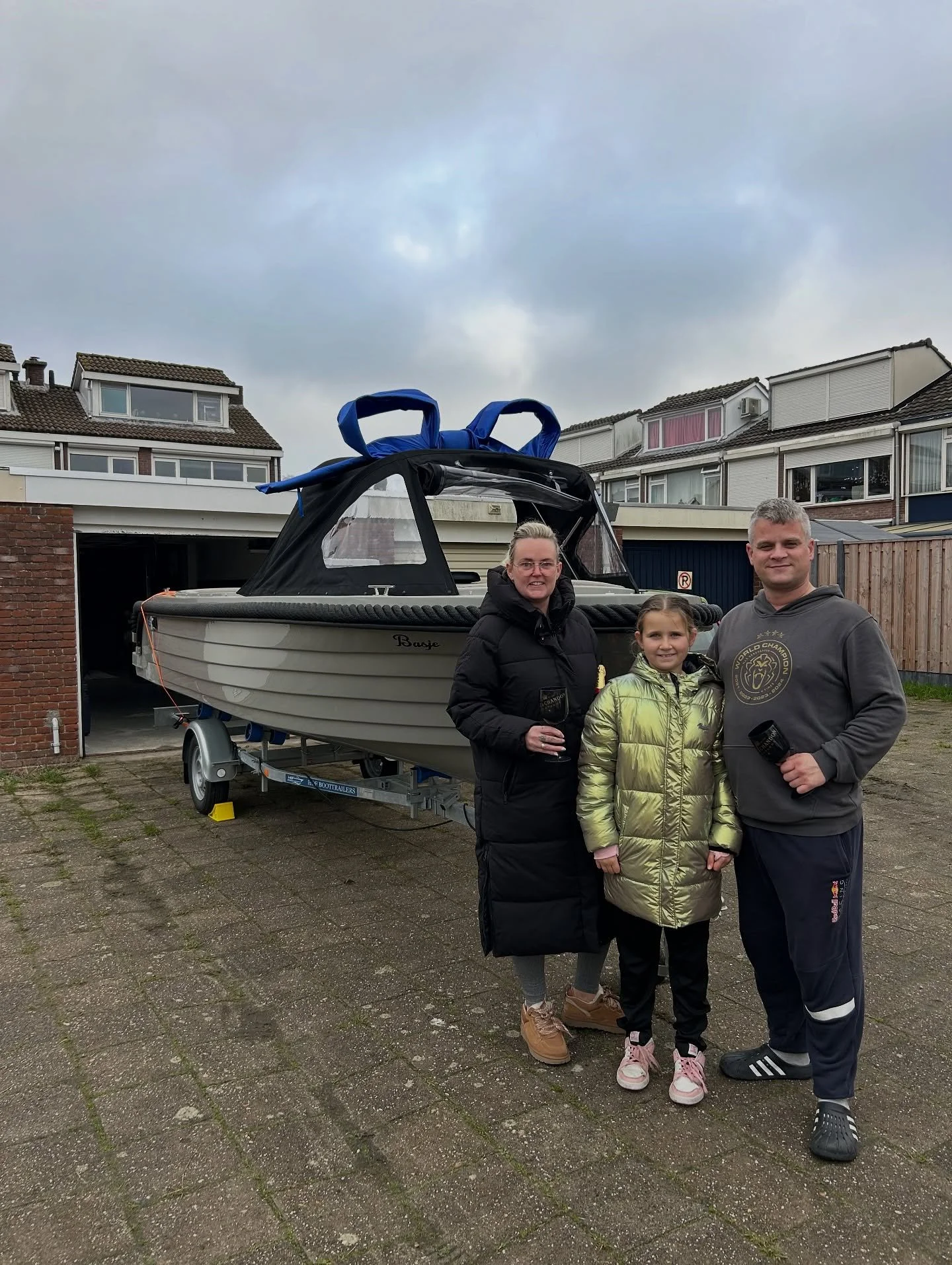 Aflevering Gentle 555 Tender &ldquo;Basje&rdquo;!!🎁 Vandaag mochten we na lang wachten eindelijk deze prachtige Tender afleveren aan familie Verweij. E&eacute;n beter kerstcadeau kun je niet wensen.🎄🎅🏻 Na het aantal keer huren van een sloepje doo