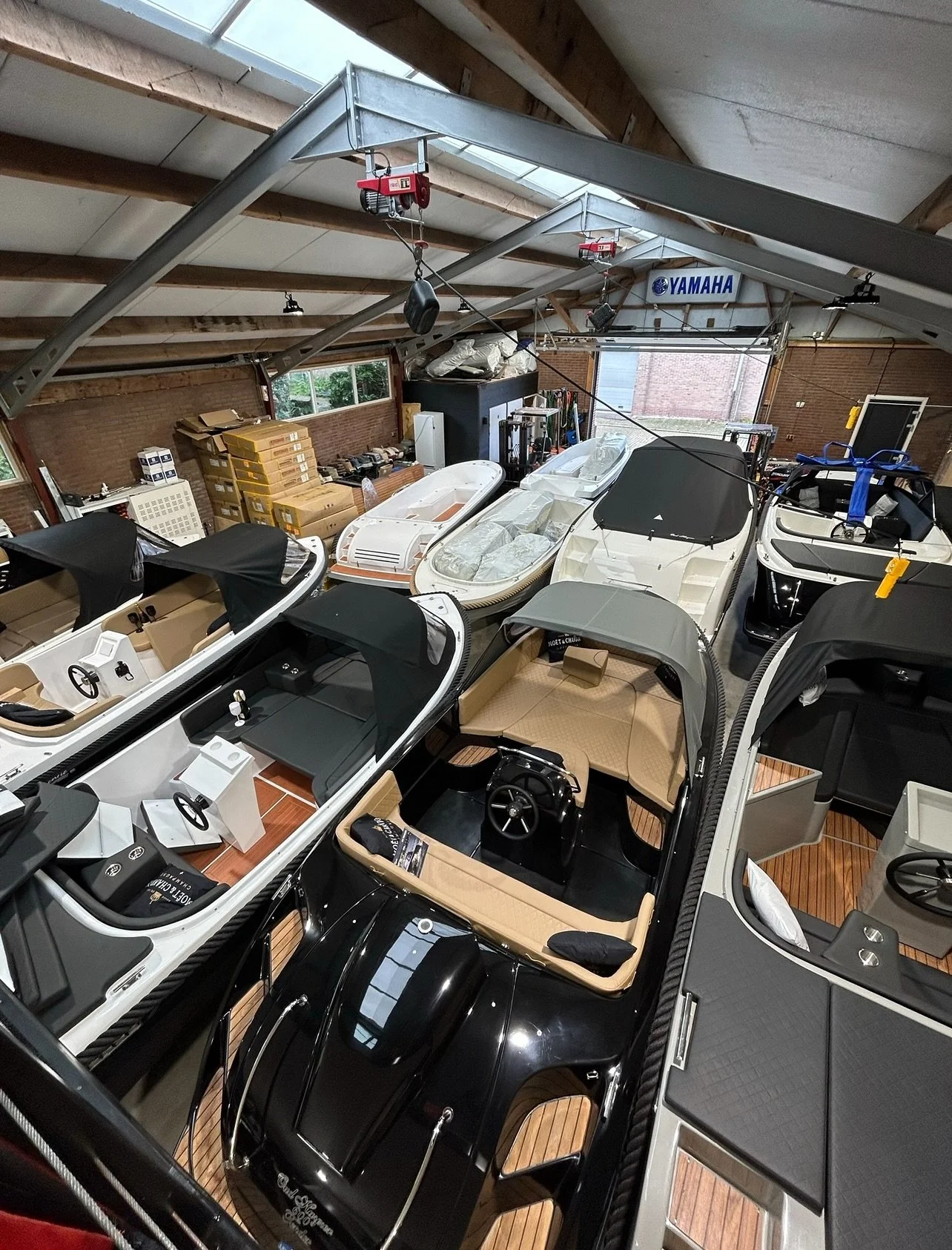 ❄️Winterstalling 2025-2026 doe je bij Hof Watersport nu ook met een GRATIS kleine onderhoudsbeurt! Wees er snel bij want we hebben nog een beperkt aantal plekken over. Voor reserveringen: info@hofwatersport.nl 📩