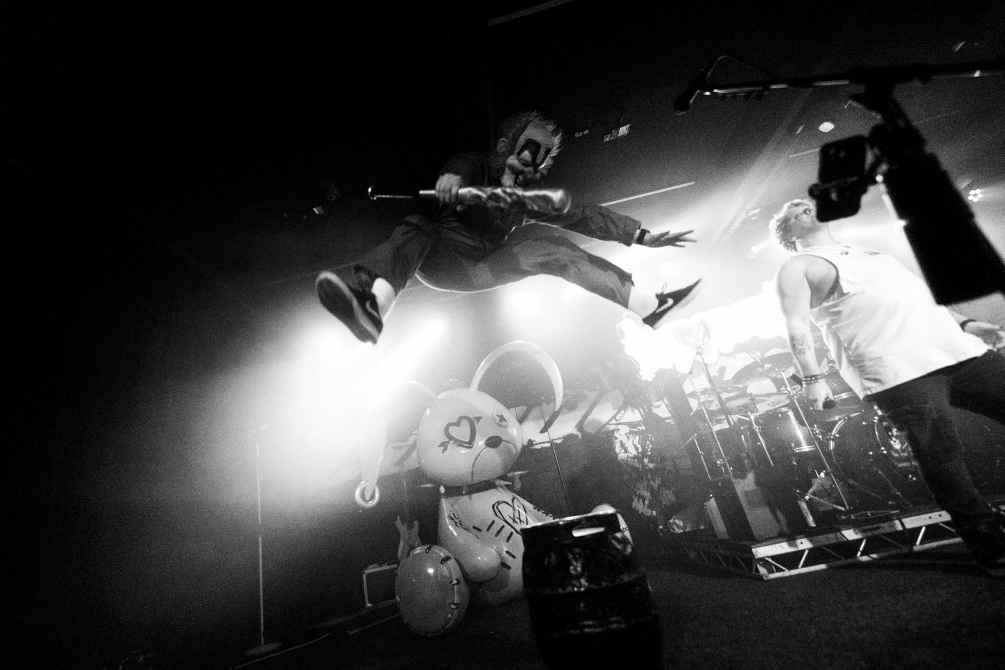 Sheffield last weekend for @emofestuk debuted my Pink @tomdelonge Starcaster 🙌🩷

1 more to go in Birmingham this Saturday, more to come on where I&rsquo;ll be and what I&rsquo;ll be doing soon 🙏🖤

Photography by @samcorphotos