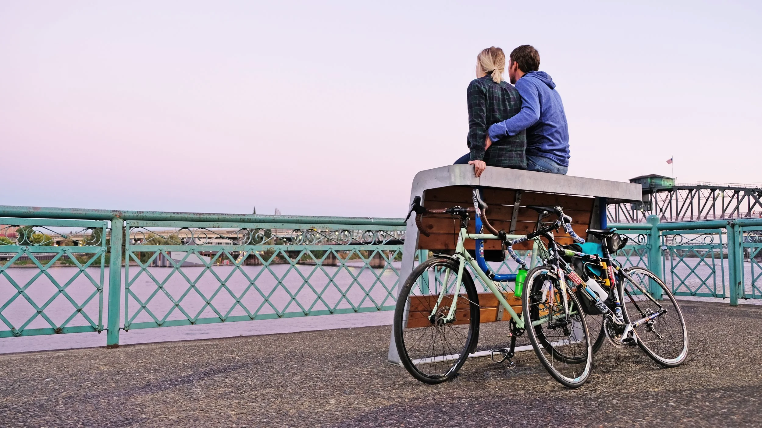 kotobuki-bench-pdx-couple.jpg