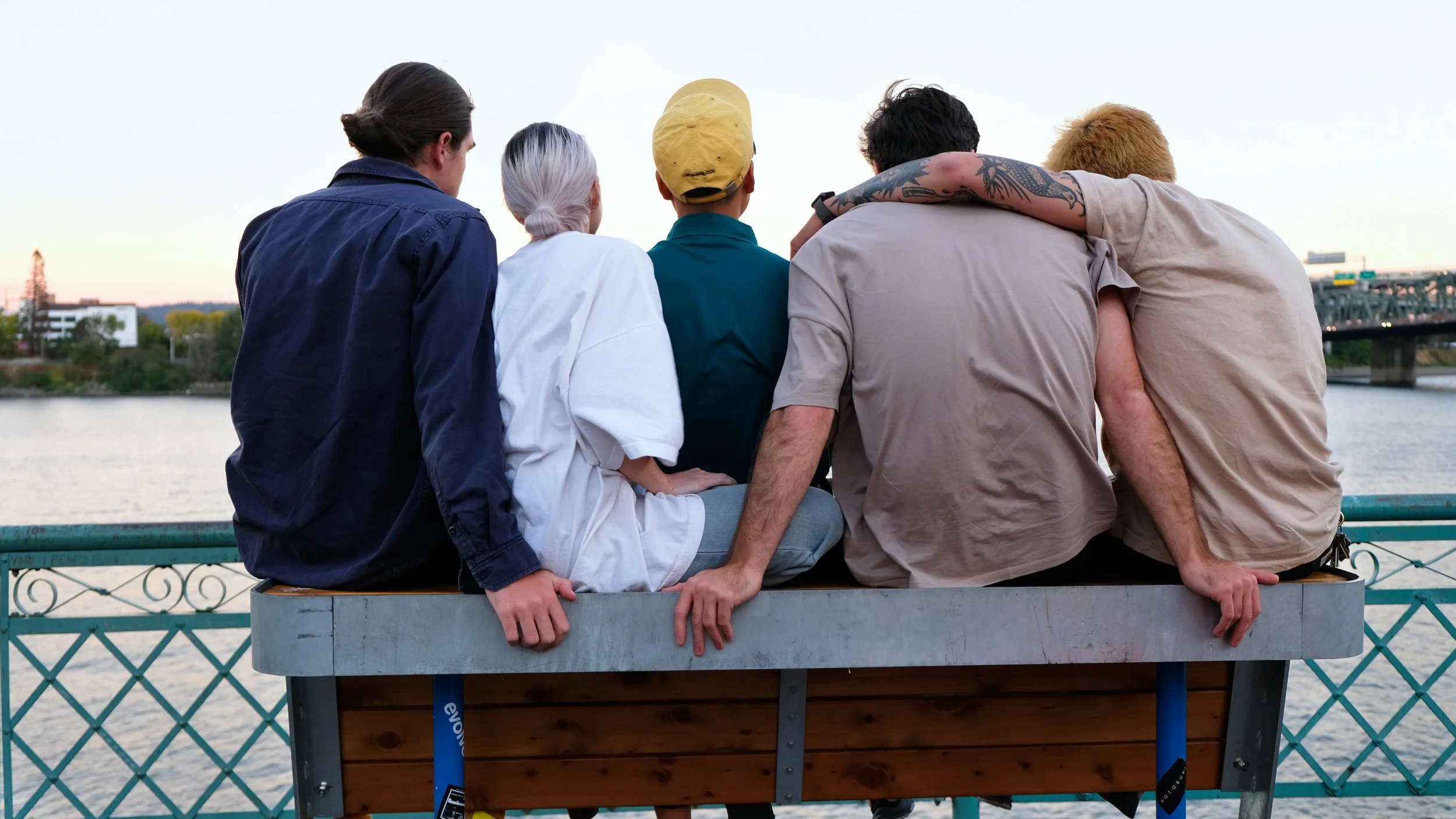kotobuki-bench-with-friends3.jpg