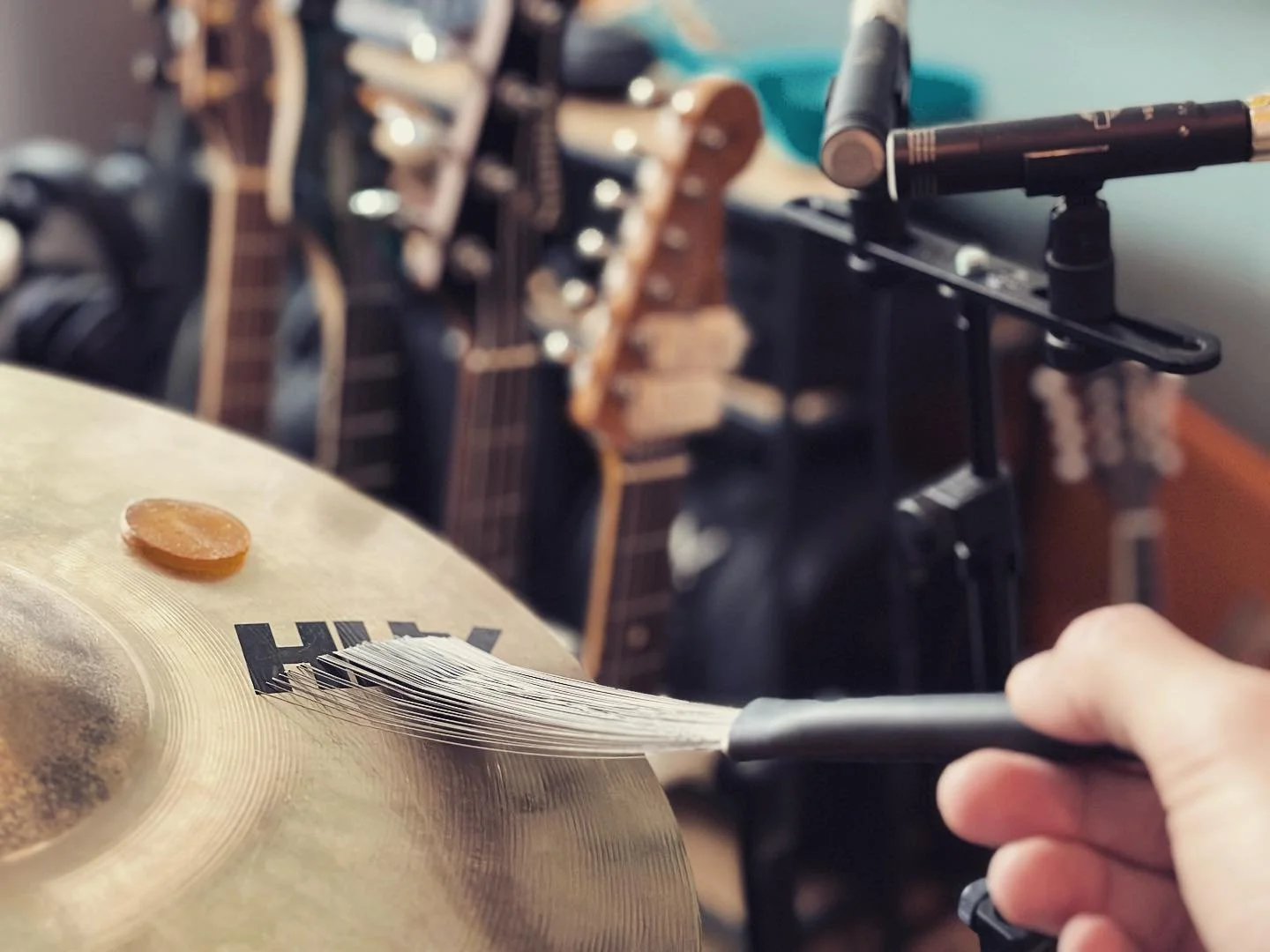 Forgot to clean my studio for a while&hellip;
.
.
.

#gameaudio #indiedev #recordingstudio #musicproducing #vgm #gamedev  #gamesoundtrack #gamemusic #indiegame #indiegamelover #soundofhamburg #soundtrack #composer #musicproduction #composerlife #musi