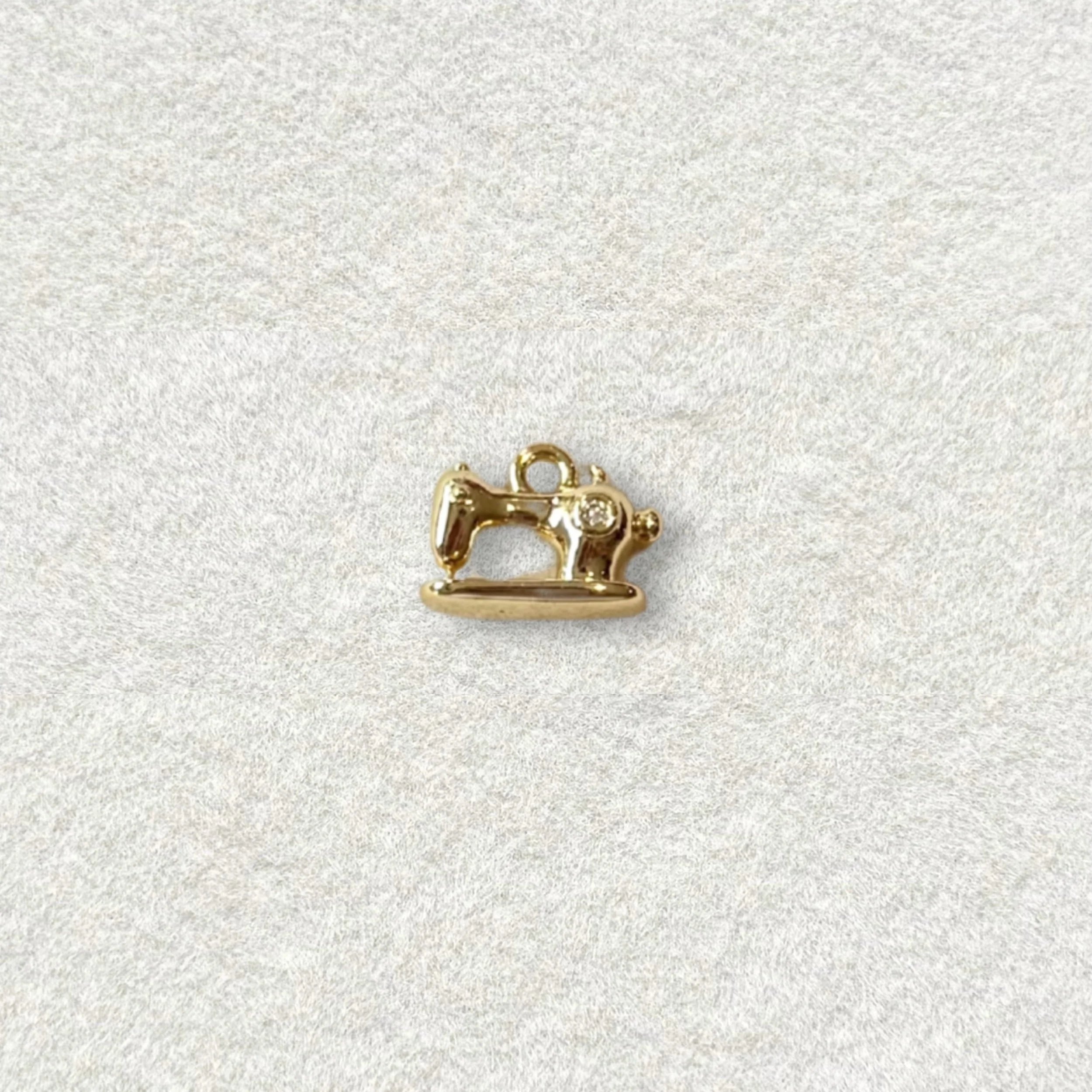 18K Sewing Machine Charm