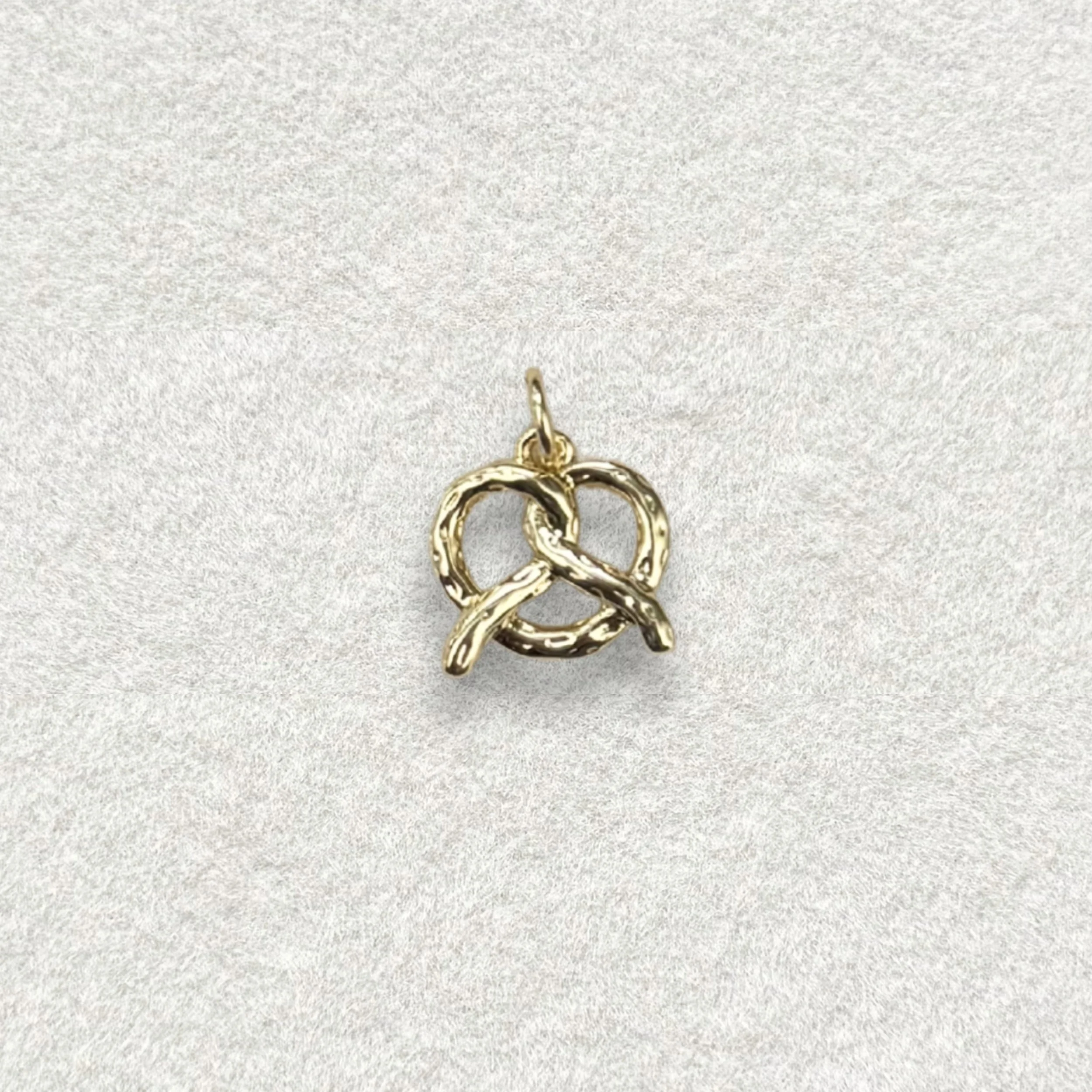 18K Pretzel Charm