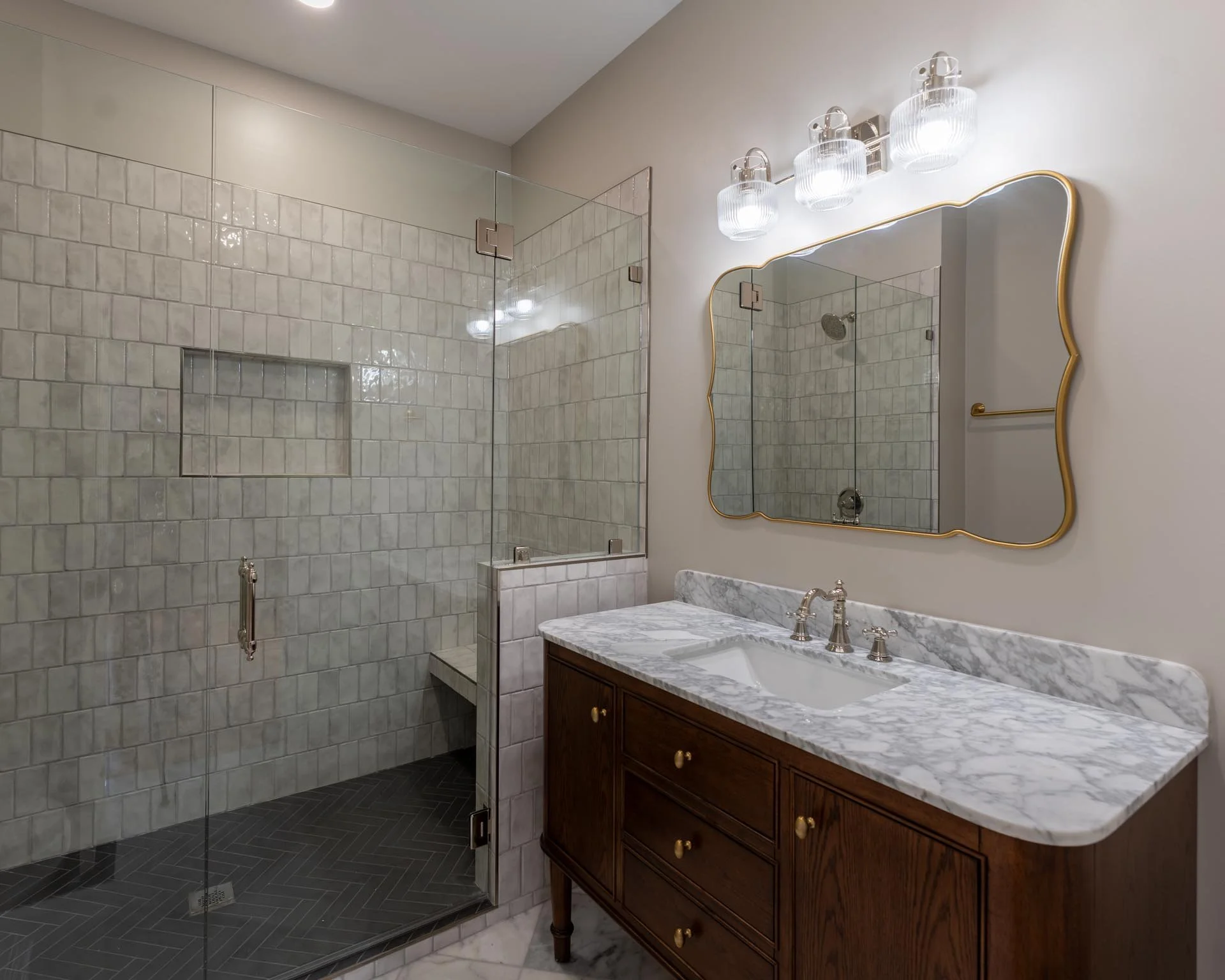 Historic Davidson House - Guest Bathroom