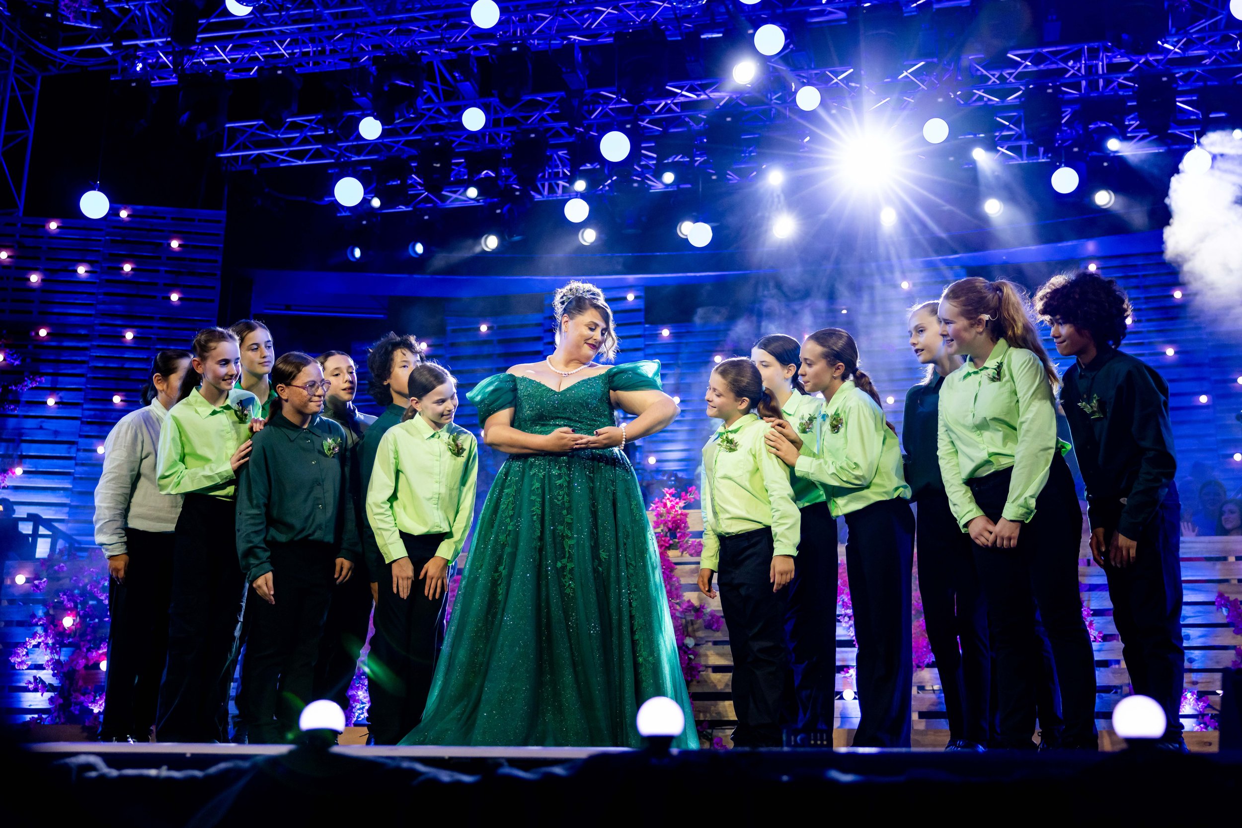 Shannon Kettleton and Toowong Signing Choir perform at the Lord Mayors Christmas Carols 2023. Image by Lachlan Douglas.jpg
