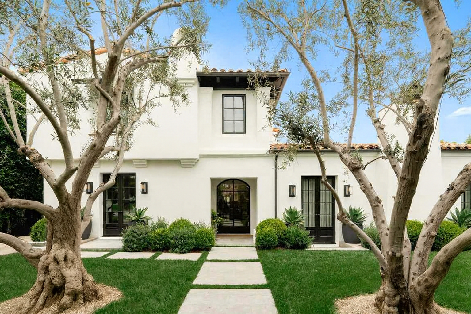 Beverly Hills Exterior .png