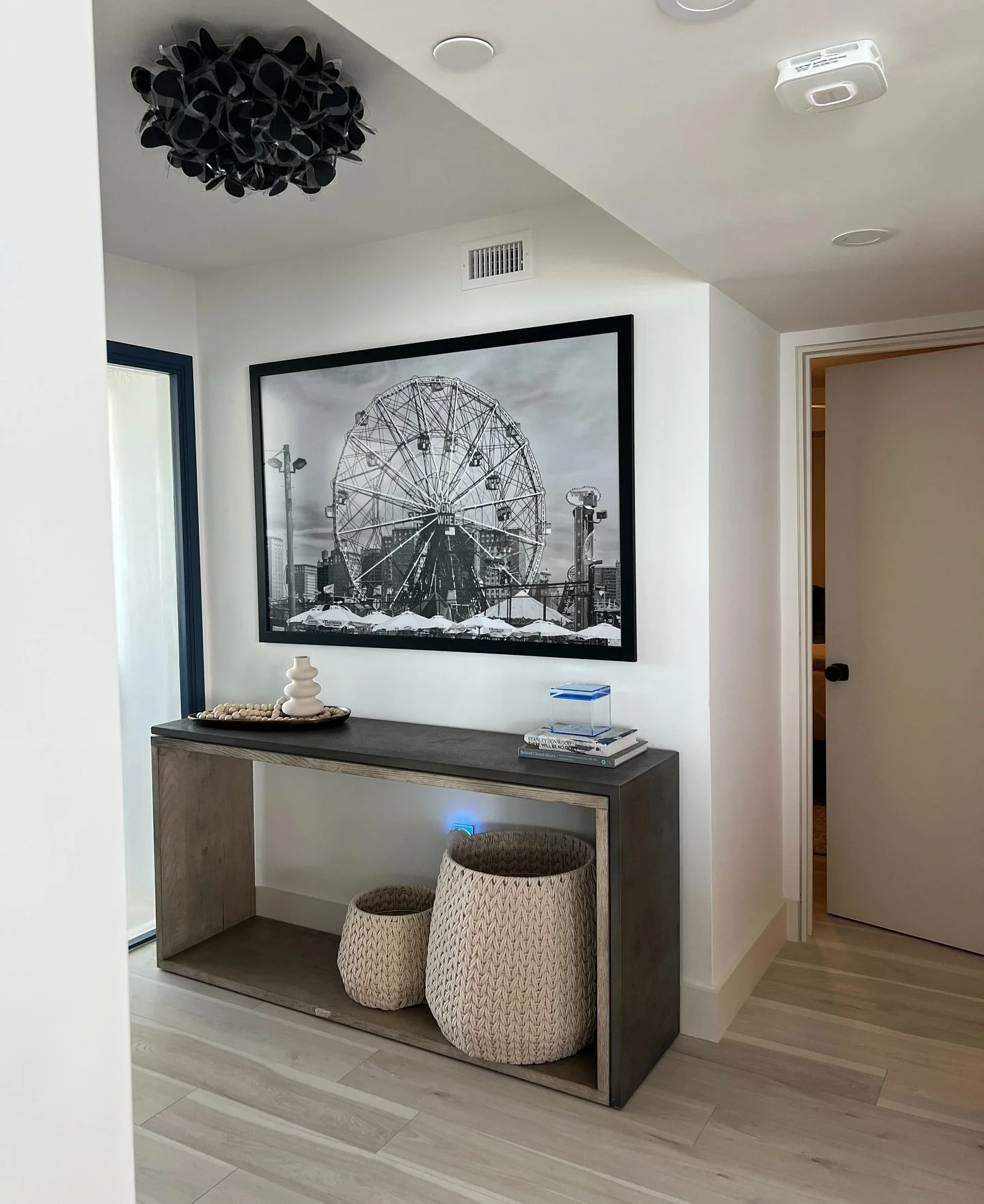 Swipe for the before ➡️
An Entryway transformation ✨