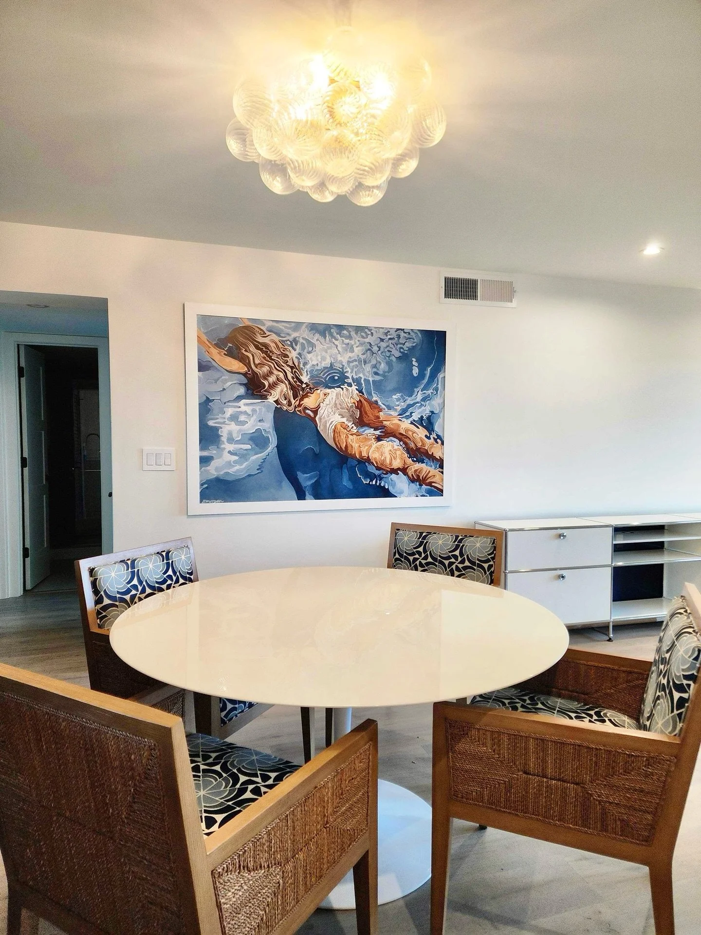 Dive into our latest install 🌊

__________________________
#interiordesign #interiordesigner #orlando #winterpark #winterparkfl #beachhouse #condoliving #winterparkinteriordesign #newsmyrnabeach