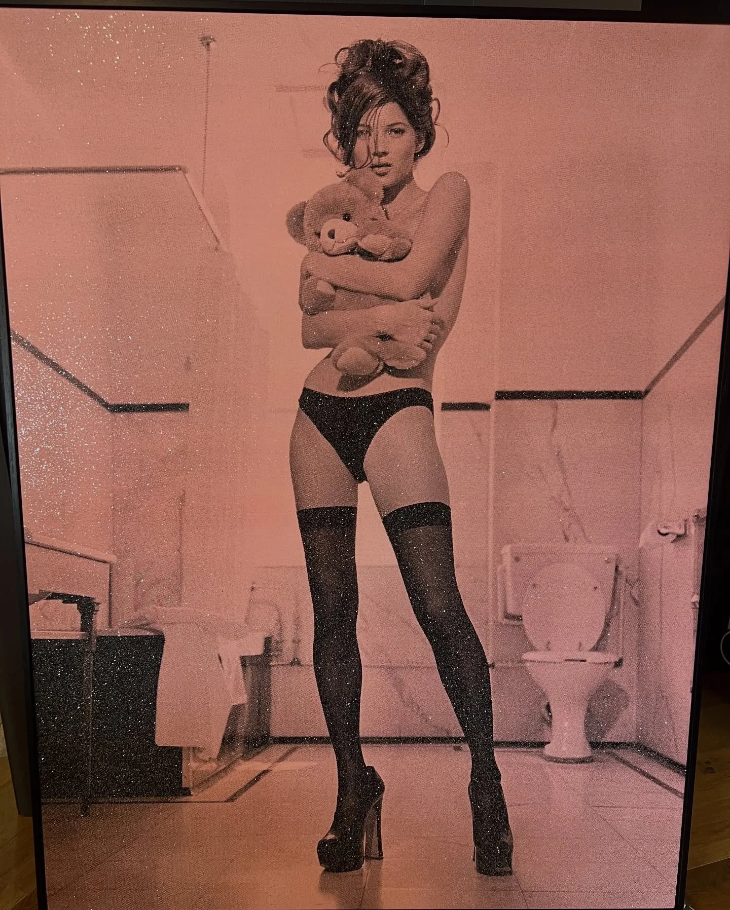 Our Kate Moss by Russel Young is back in a new color way- Kestrel Pink + Black 🩰 

Come visit our showroom to see the Diamond Dust in all its glory 
__________________________________
#russelyoung #katemoss #diamonddust #winterpark #winterparkfl #or