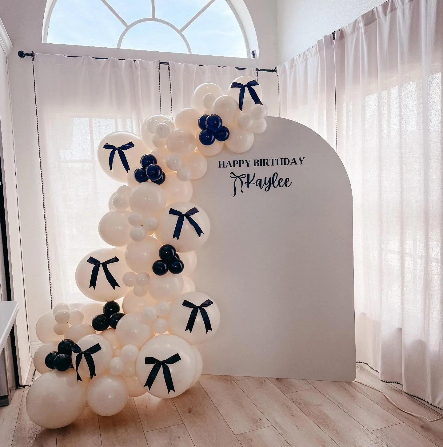 Simple, elegant, and timeless. 🤍🎀 This 6-foot ivory balloon arch with black bows made the perfect backdrop for a 17th birthday celebration.