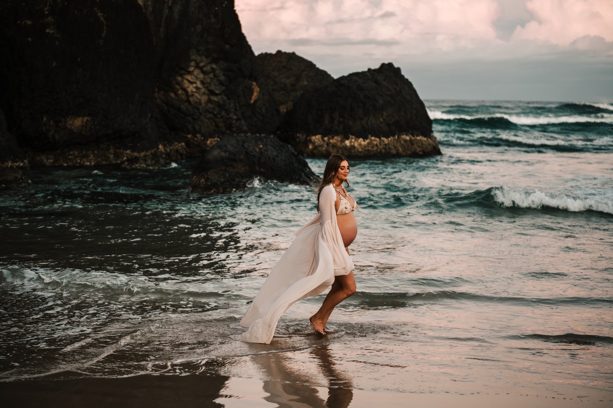 The beach has a way of stripping things back. No expectations. No pressure to look a certain way. Just a mum, a growing life, and the steady rhythm of the waves reminding you to breathe it all in.
Because this chapter isn&rsquo;t loud. It&rsquo;s qui