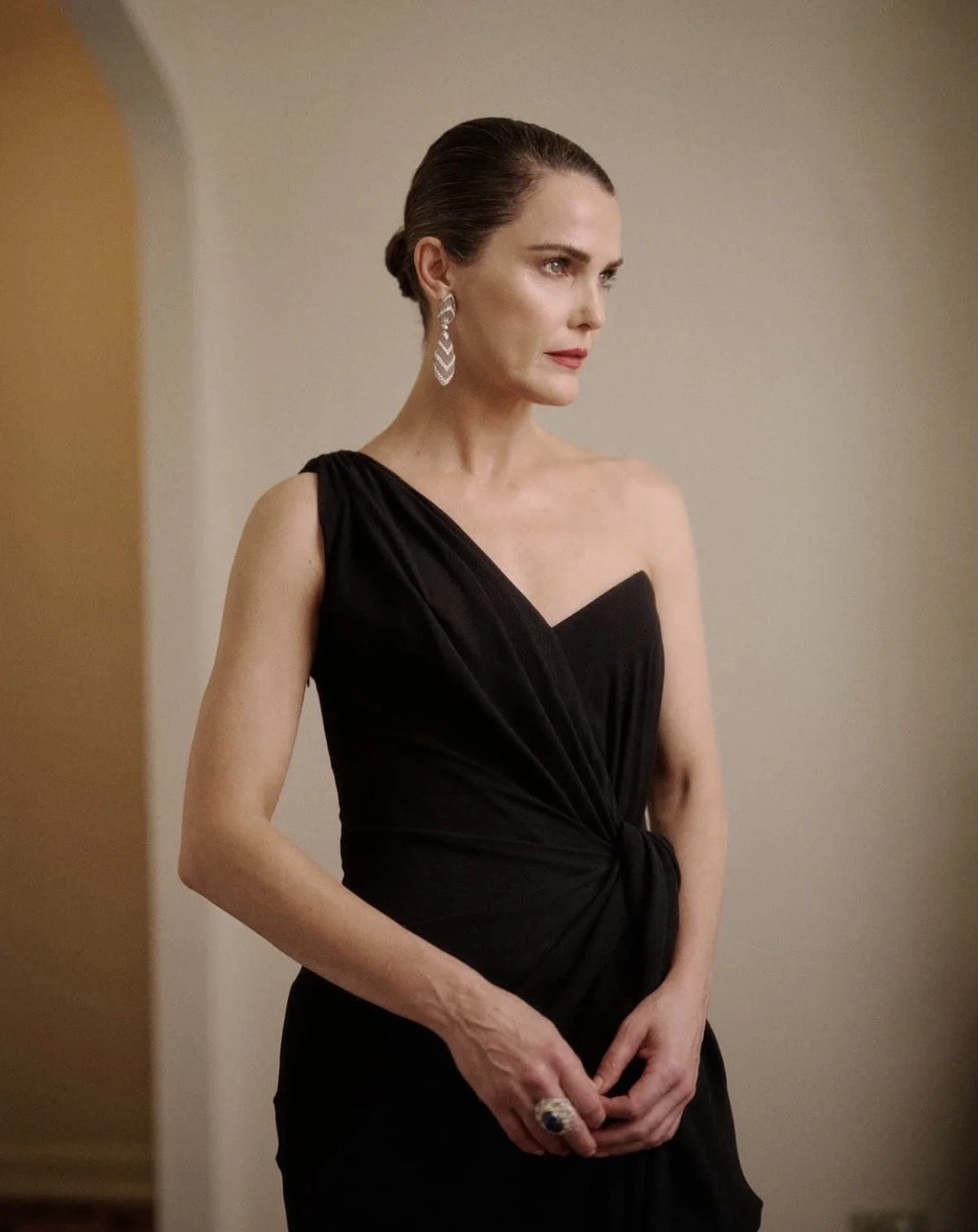 Keri Russell SAG Actor Awards 2026 manicure candacevkim 3.jpg