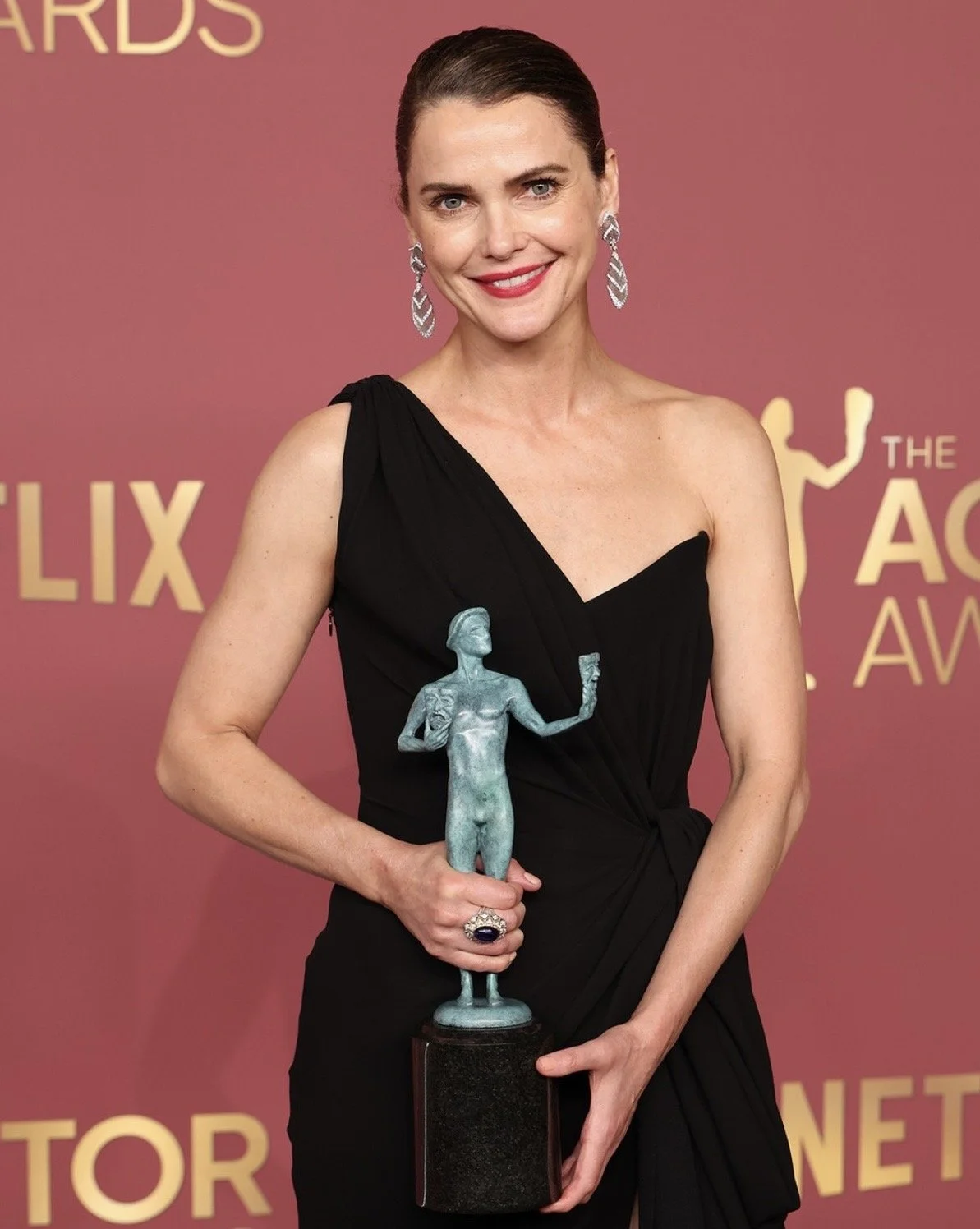 Keri Russell SAG Actor Award winner 2026 manicure candacevkim.jpg