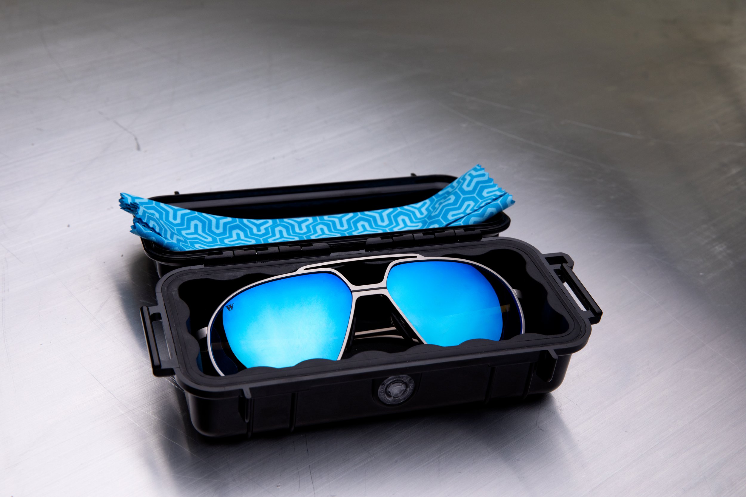 Blue With Case Cloth Clean.jpg