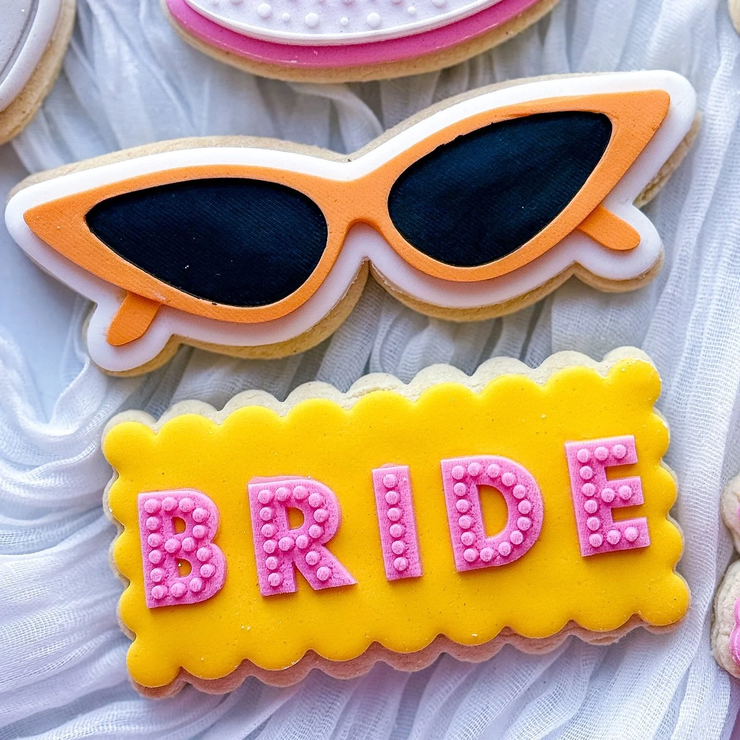 I think pink and orange will always be a favourite colour combo for me, and I absolutely love that people often mention they know it&rsquo;s my sets of cookies just by looking at them before seeing my name or logo! How bloody awesome is that! 😆 

He