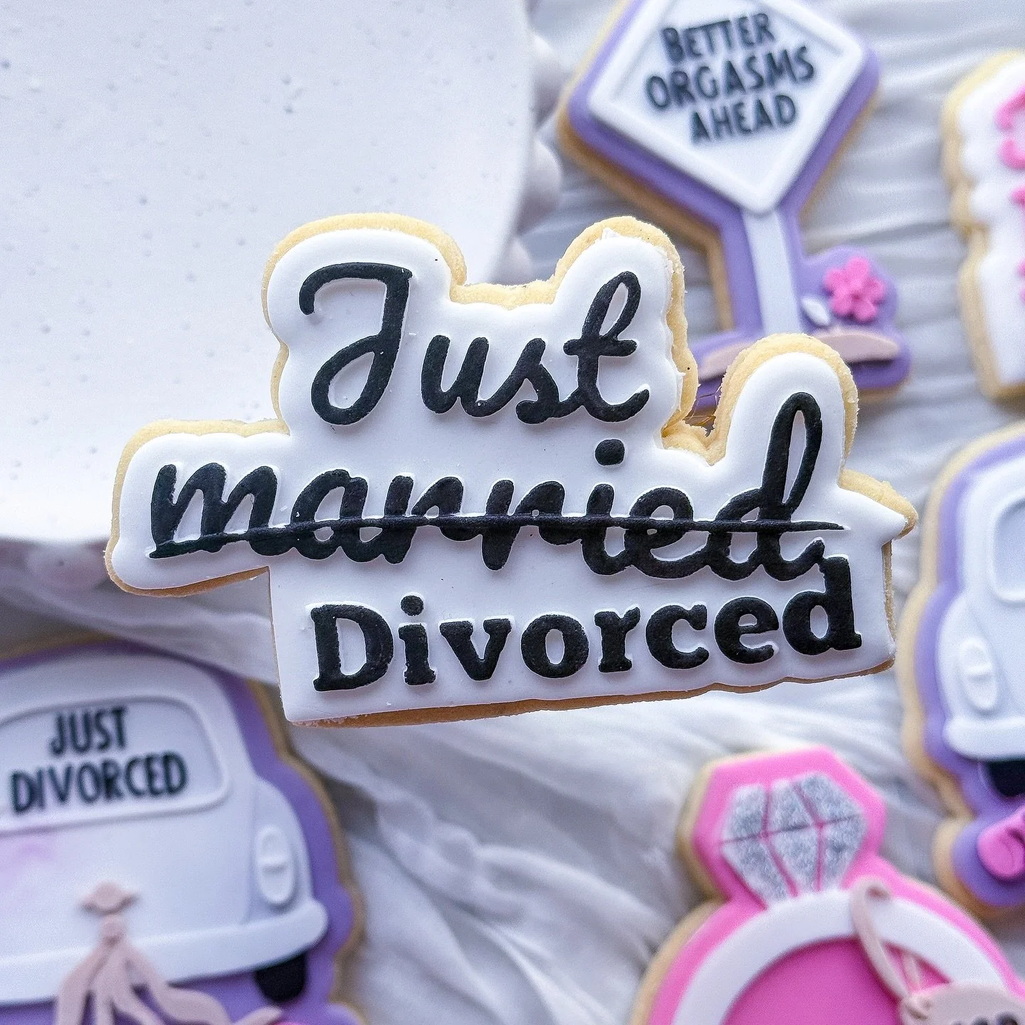 Who says breakups can&rsquo;t be delicious? 💅💔
These divorce cookies are giving &ldquo;I do, I did, I&rsquo;m DONE&rdquo; energy, and I&rsquo;m here for it 🙌 Made for a strong AF woman that&rsquo;s been through the ringer, and come out the other s