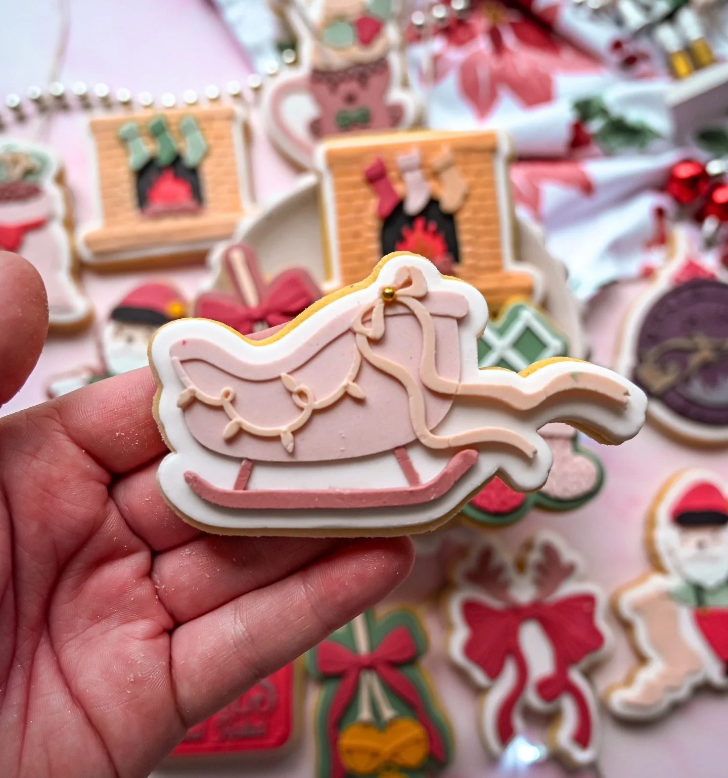 And just like that, we are in December. 🏳️ It&rsquo;s crazy how fast these weeks turn into months, which roll into years.. 🥲 nxt time we blink, we&rsquo;ll be 80. ❤️&zwj;🩹 

Anyway, as usual - here&rsquo;s some more Christmas cookies that I haven&