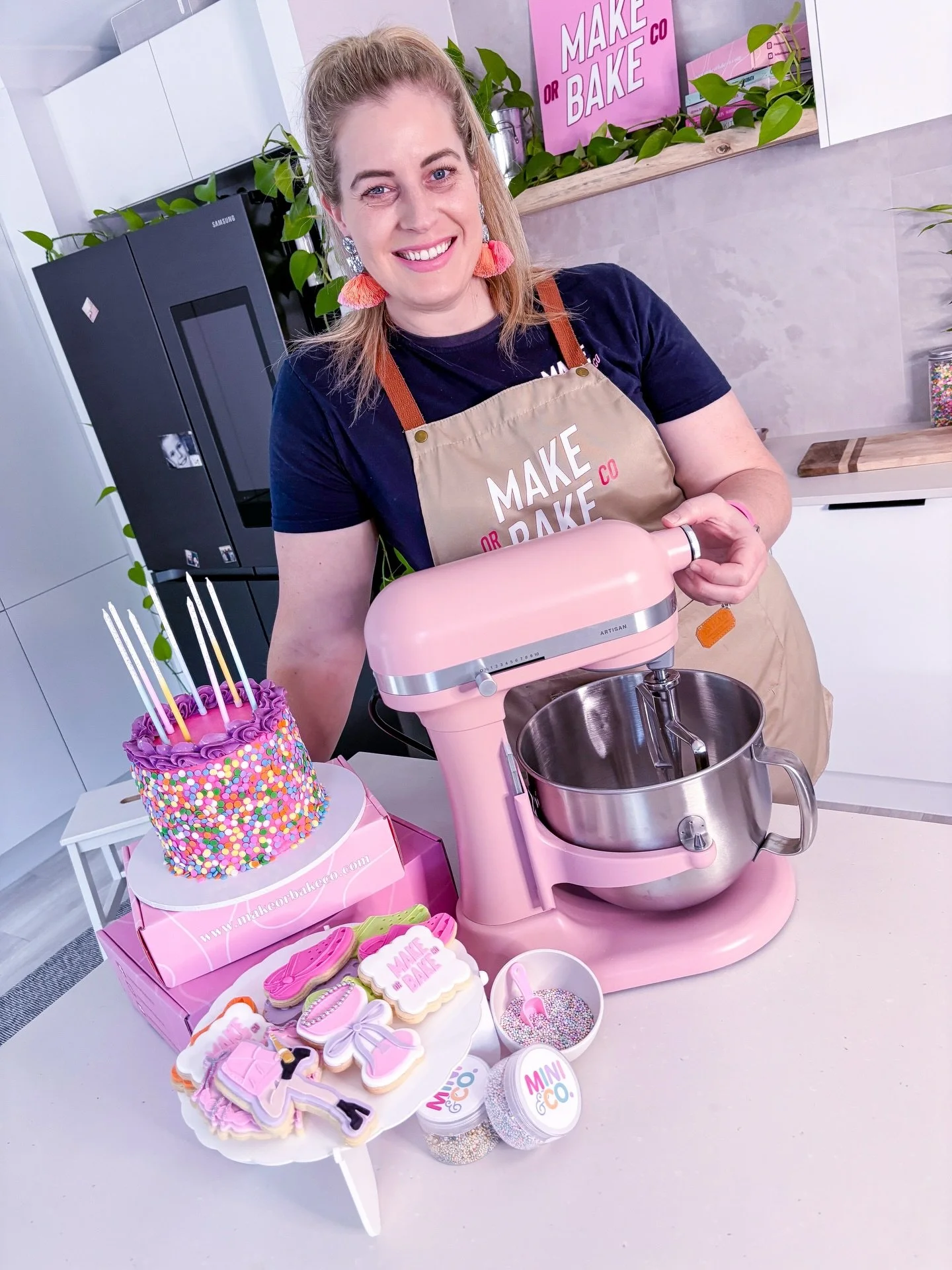 New year, same sugar high! 👋 

If you&rsquo;re new here, heyyyy!! I&rsquo;m Kelsie! As the owner and creator of Make or Bake Co., I&rsquo;m thrilled to be entering my 8th year of business. 

My goal for 2026? Bringing you decorated sugar cookies tha