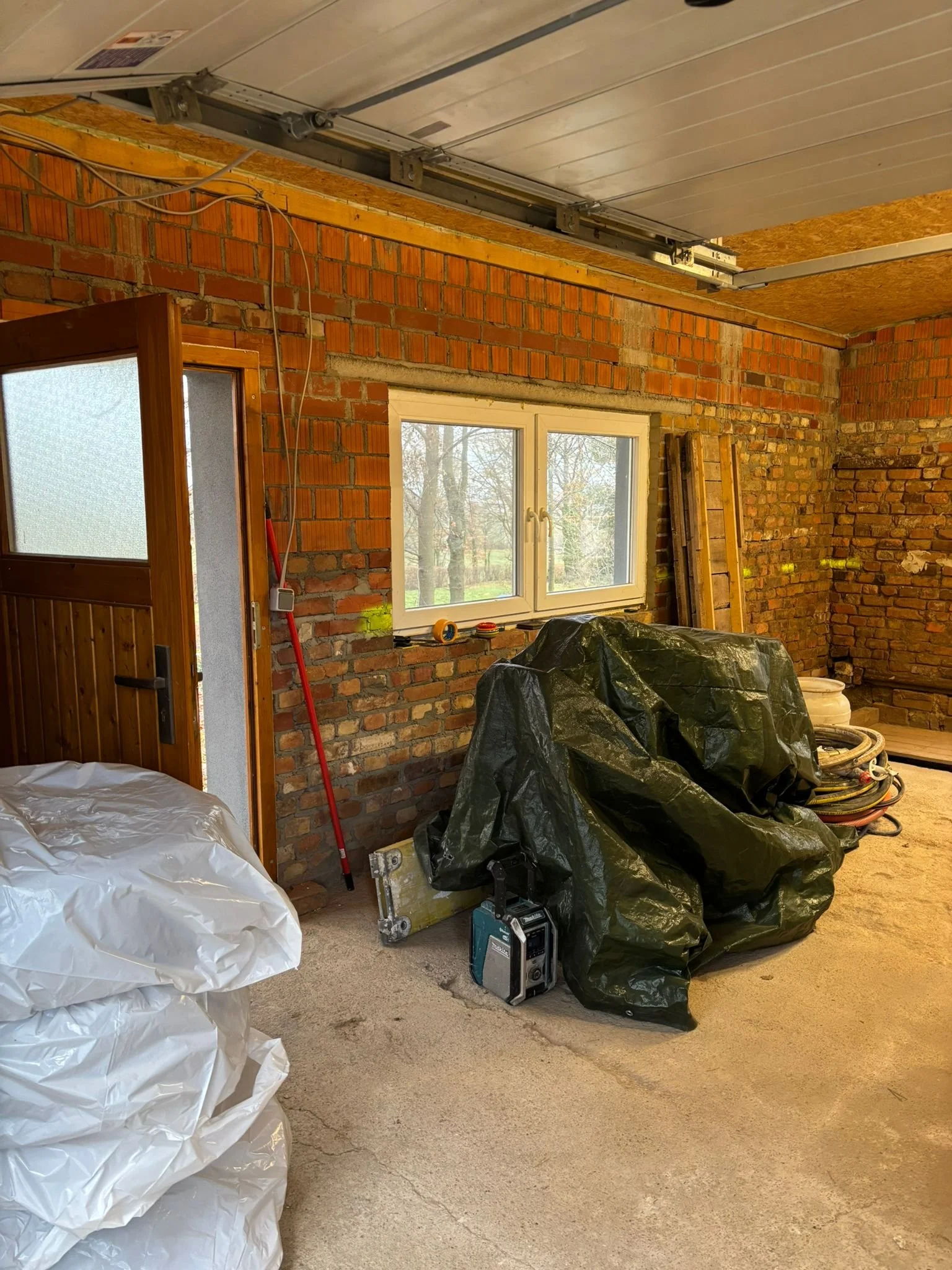 Schuppen Innen anfang 3.jpeg