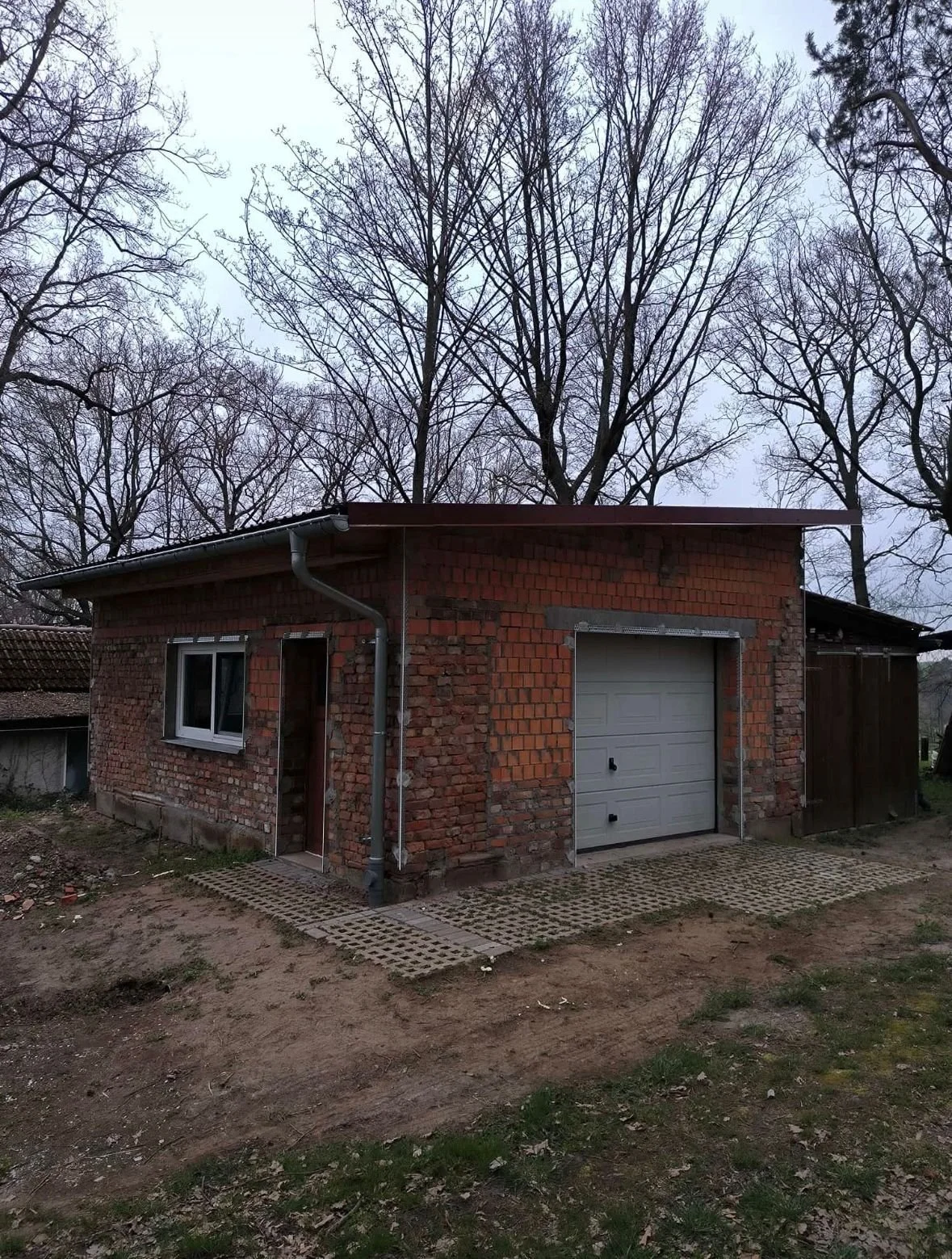Schuppen Aussen anfang.jpeg