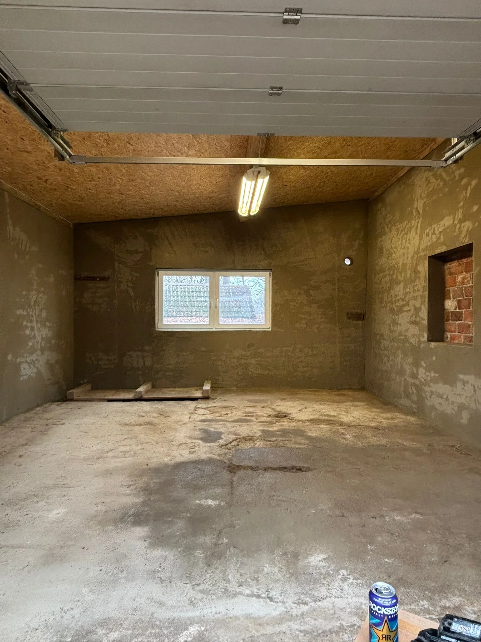 Schuppen Innen up 2.jpeg