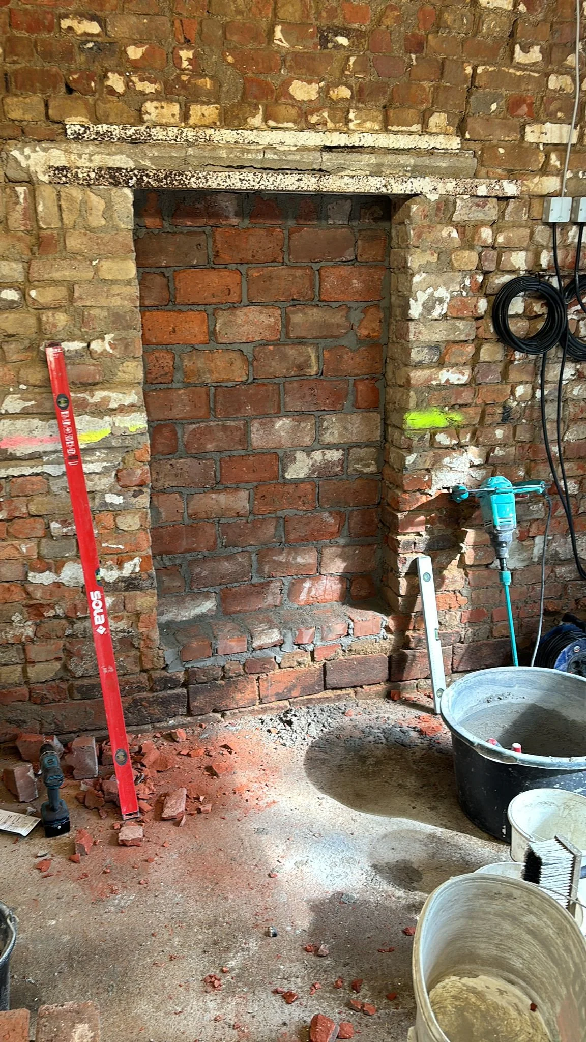 Schuppen Innen Anfang 2.jpeg