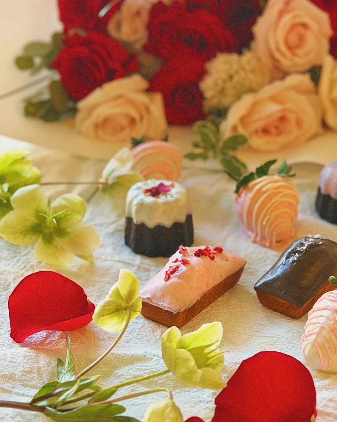 Flower Bouquet + Bodre Bakery V'day Signature Collection