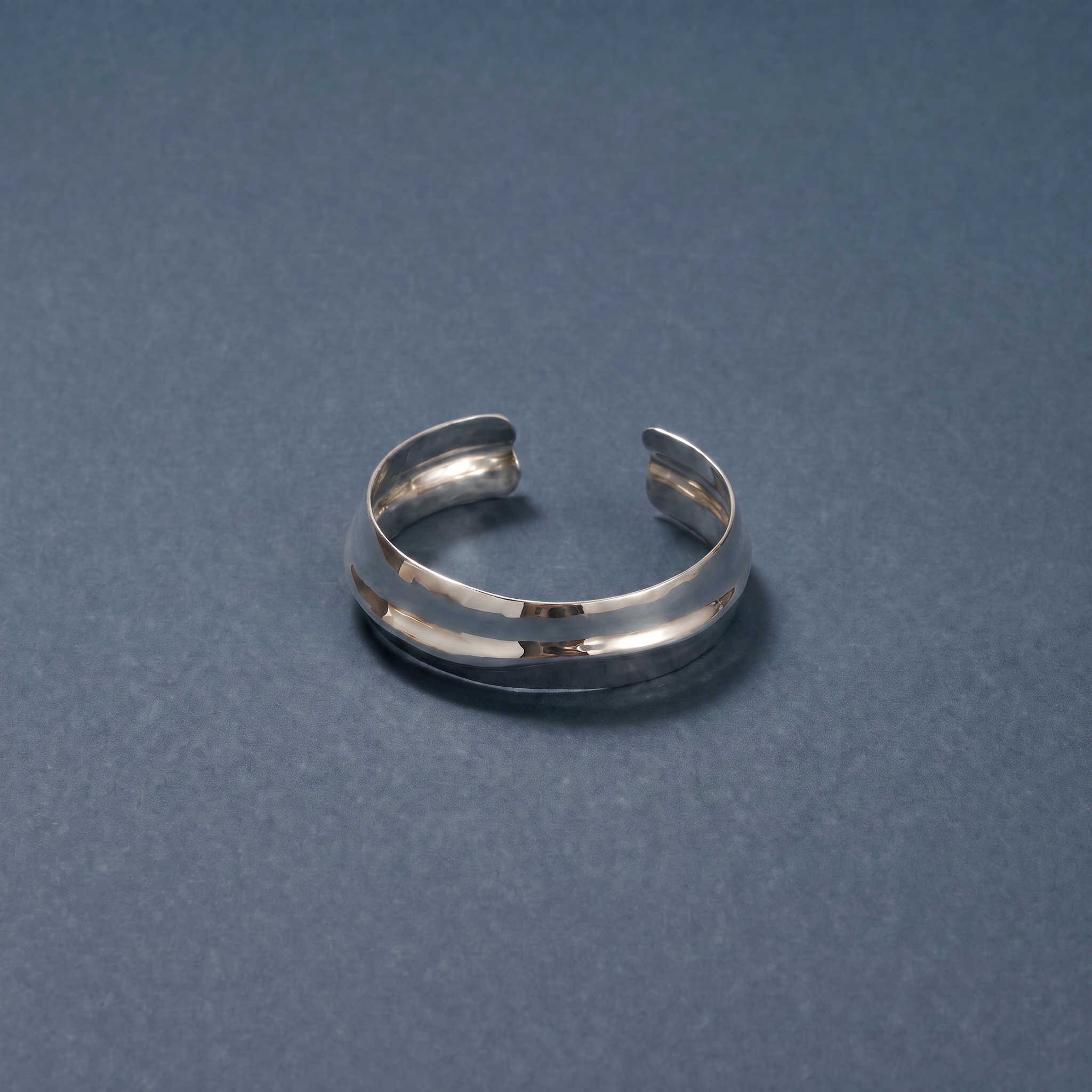 ridge big cuff on blue.png