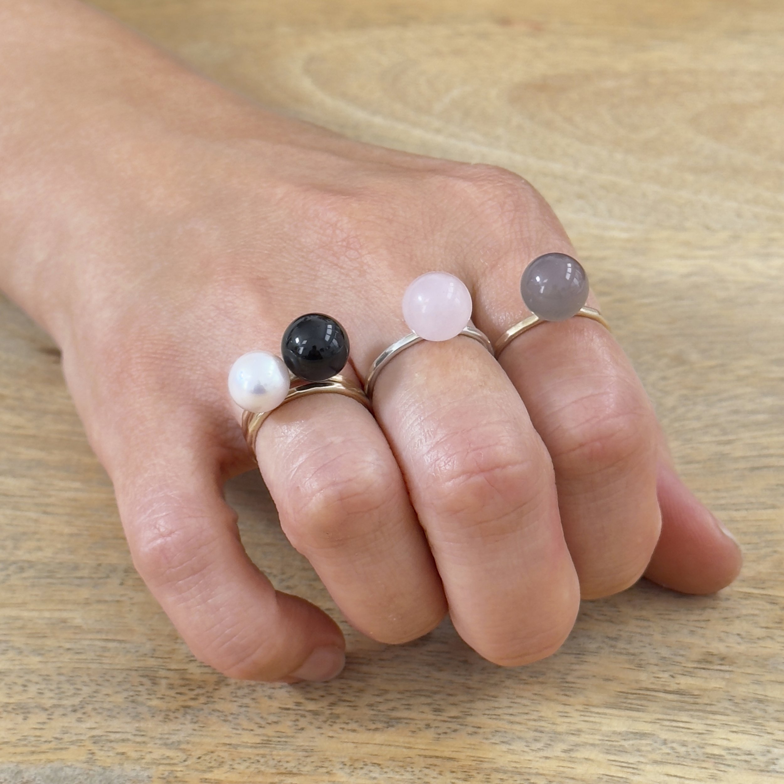 Black onyx, pearl, rose quartz, gray agate ring