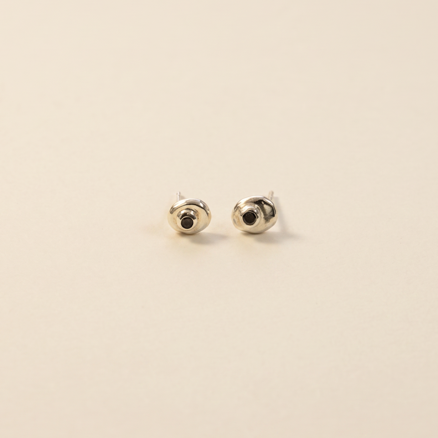 dot silver stod earrings smoky quartz