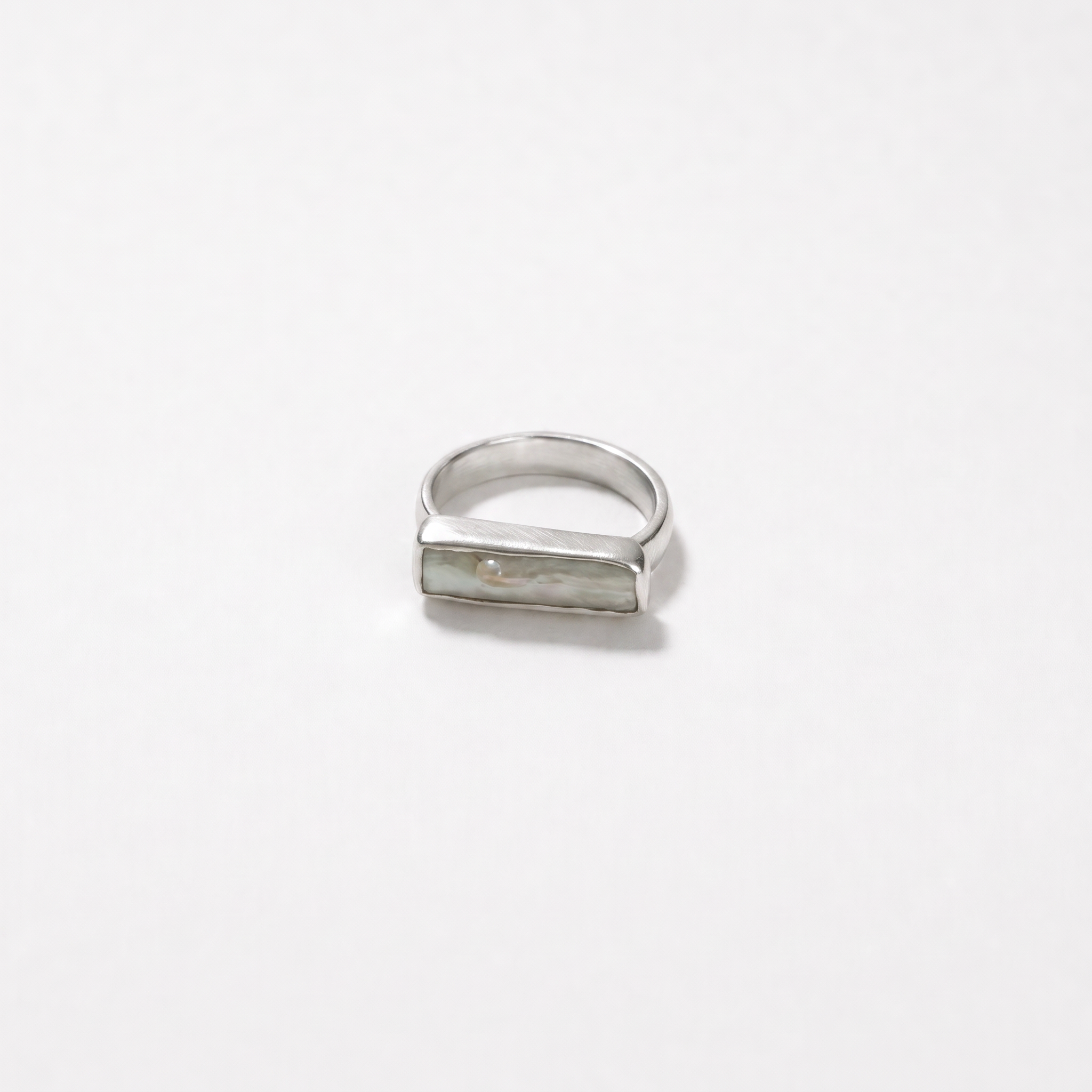 stick pearl wht ring 2.png