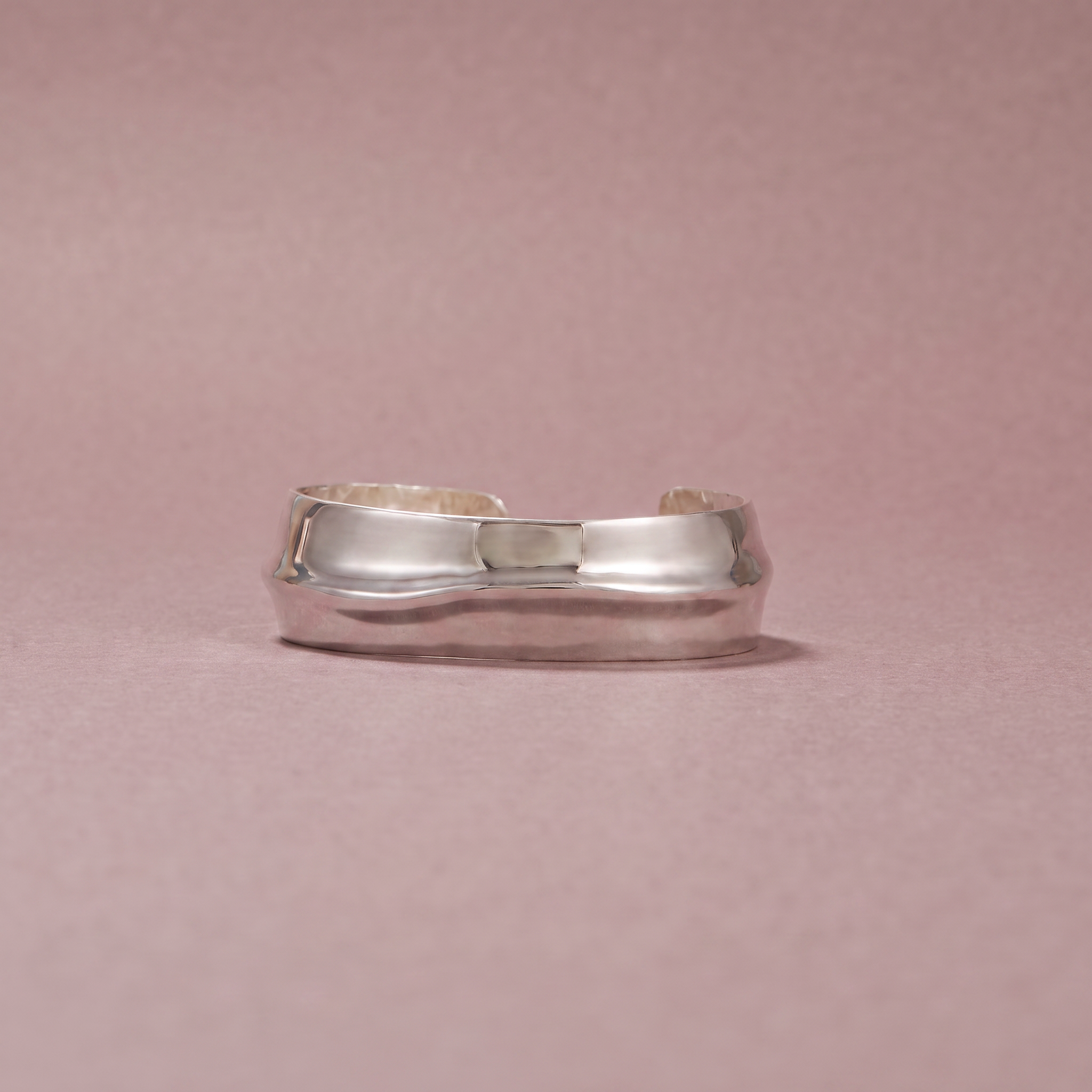 ridge big cuff on mauve.png