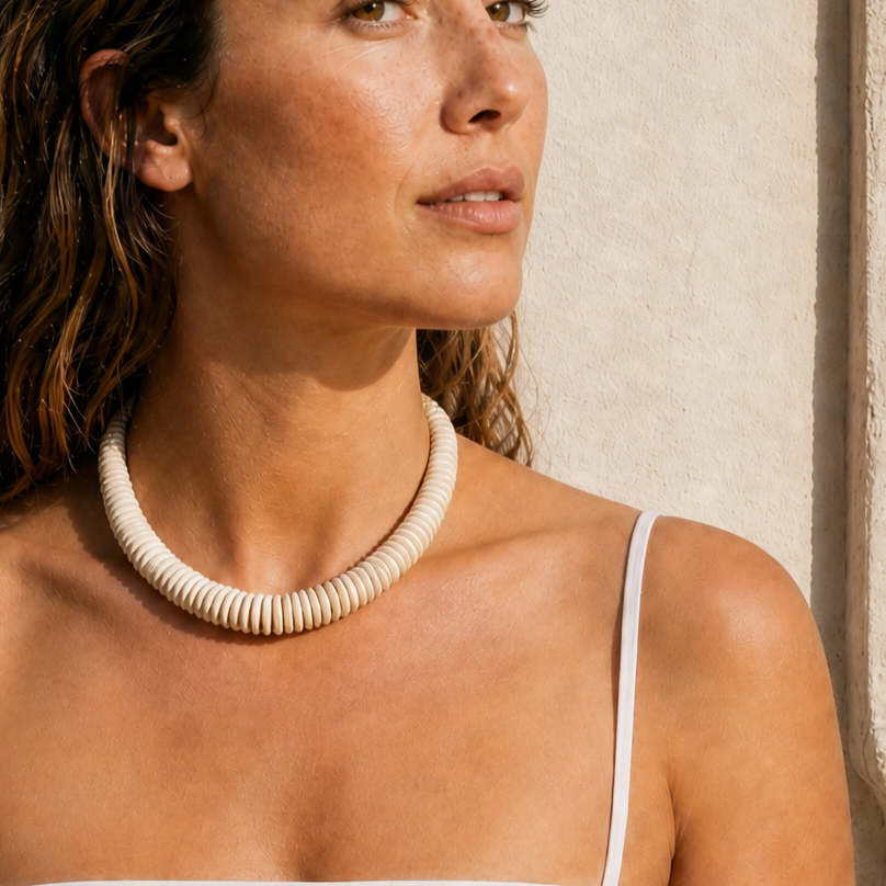 conch+shell+necklace+on+model.png